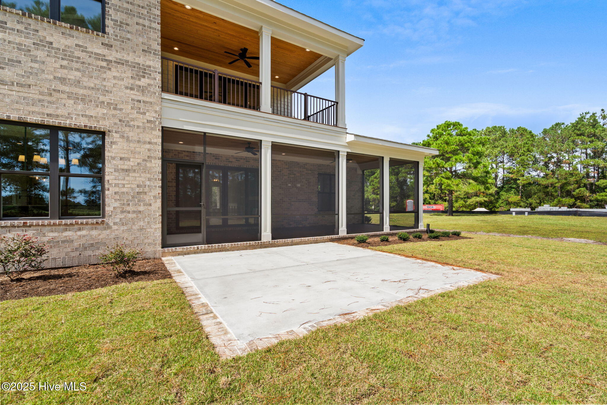 100509277 | Photo 28