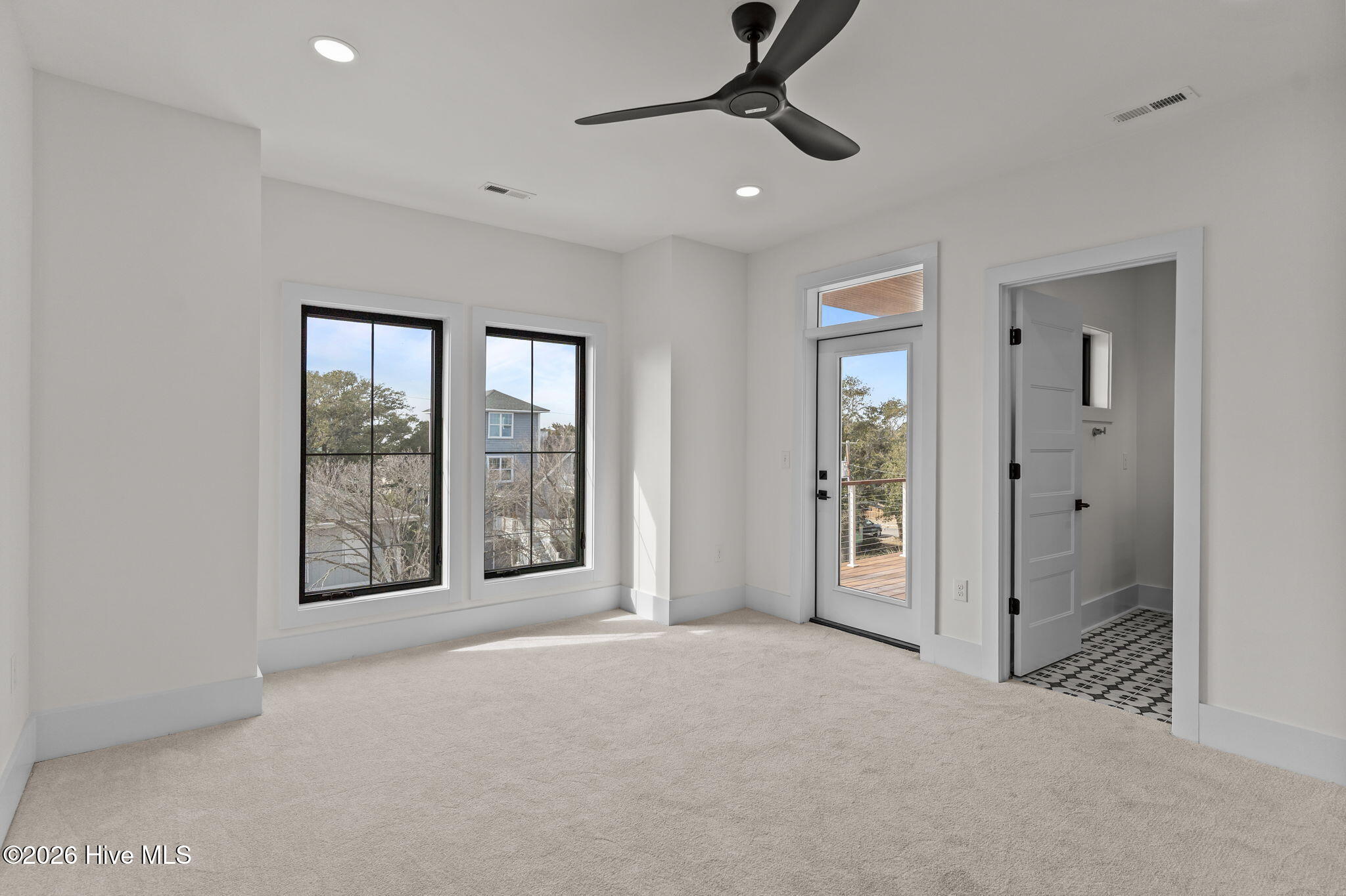 100553287 | Photo 84