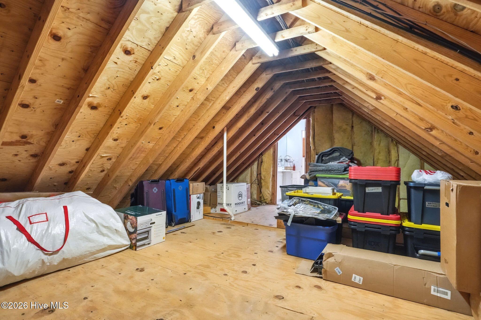 100562412 | Photo 53