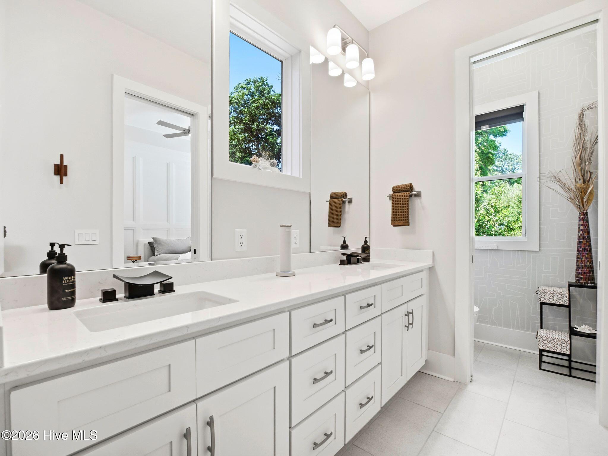 100569019 | Photo 36