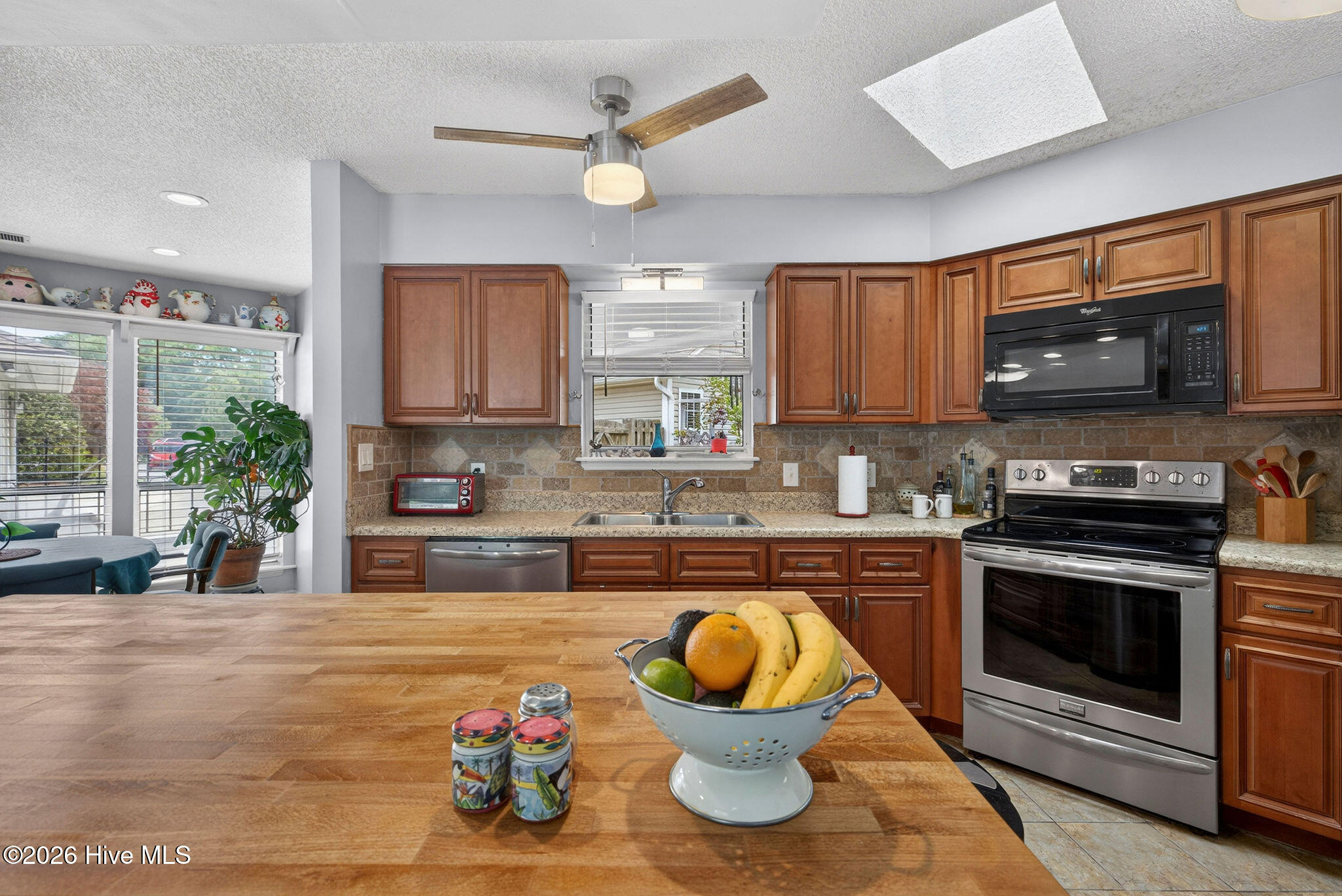 100570293 | Photo 11