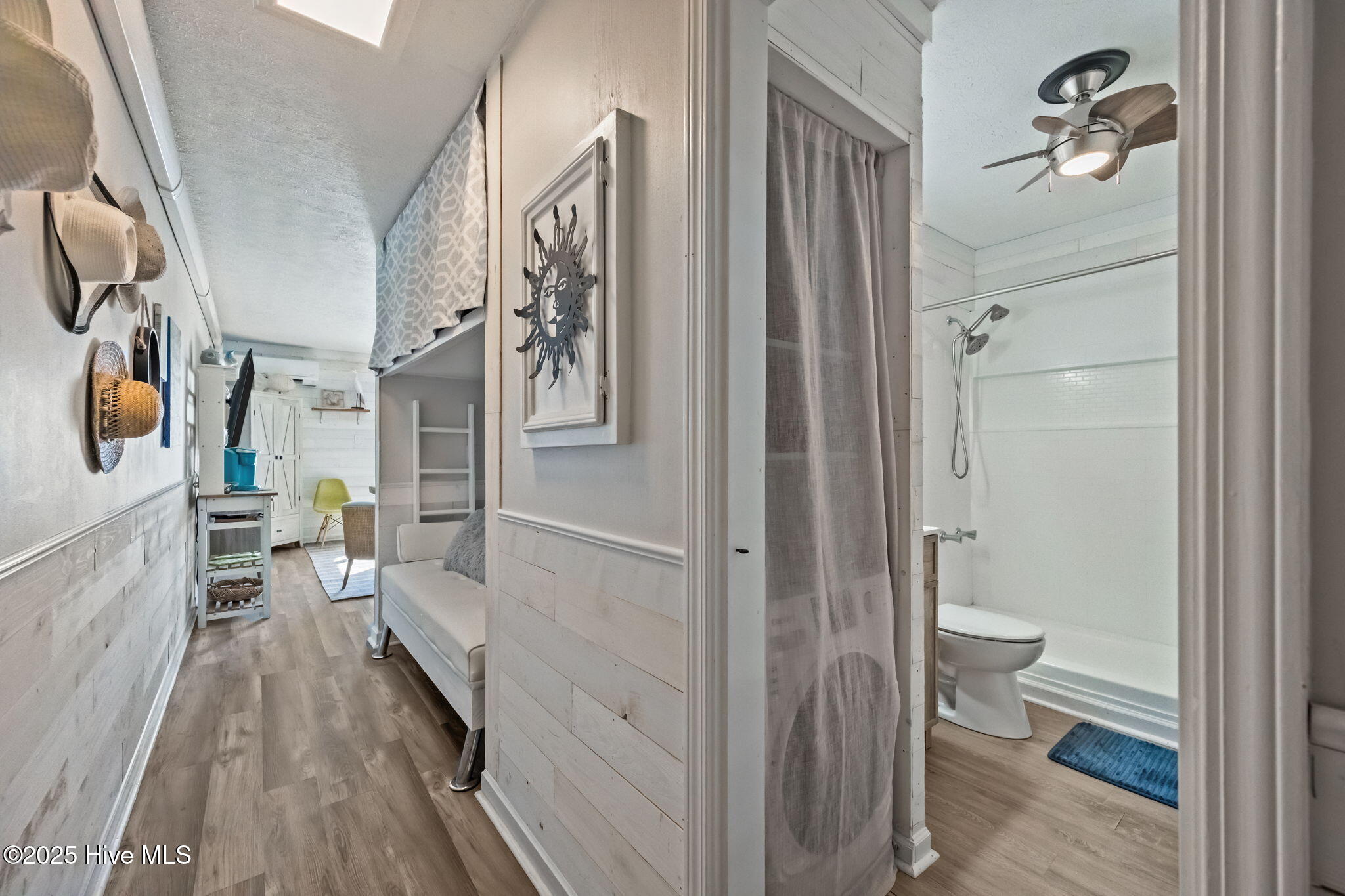 100546610 | Photo 19