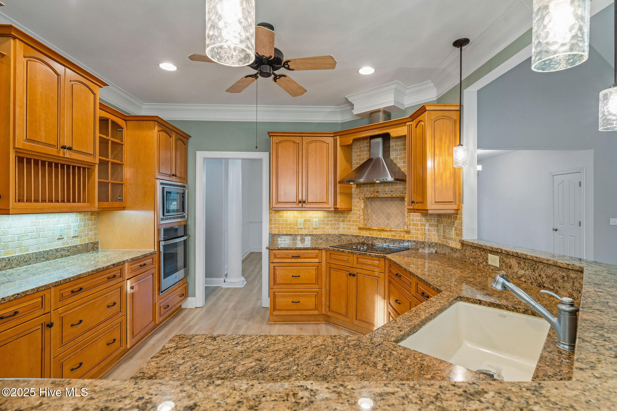 100541606 | Photo 13