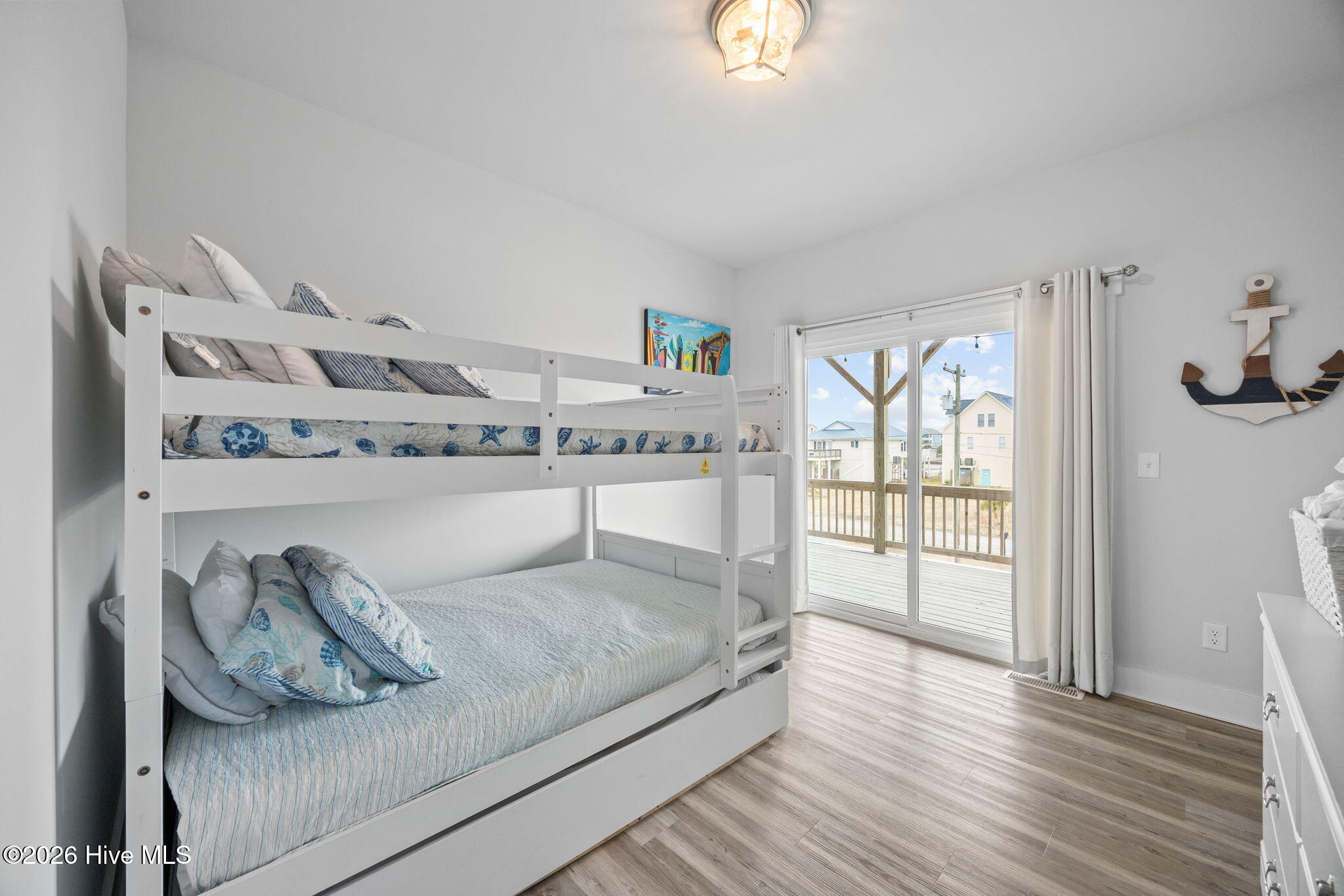 100557334 | Photo 28