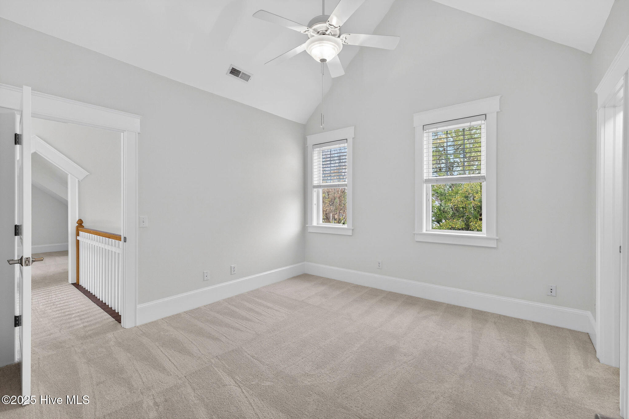 100545451 | Photo 35