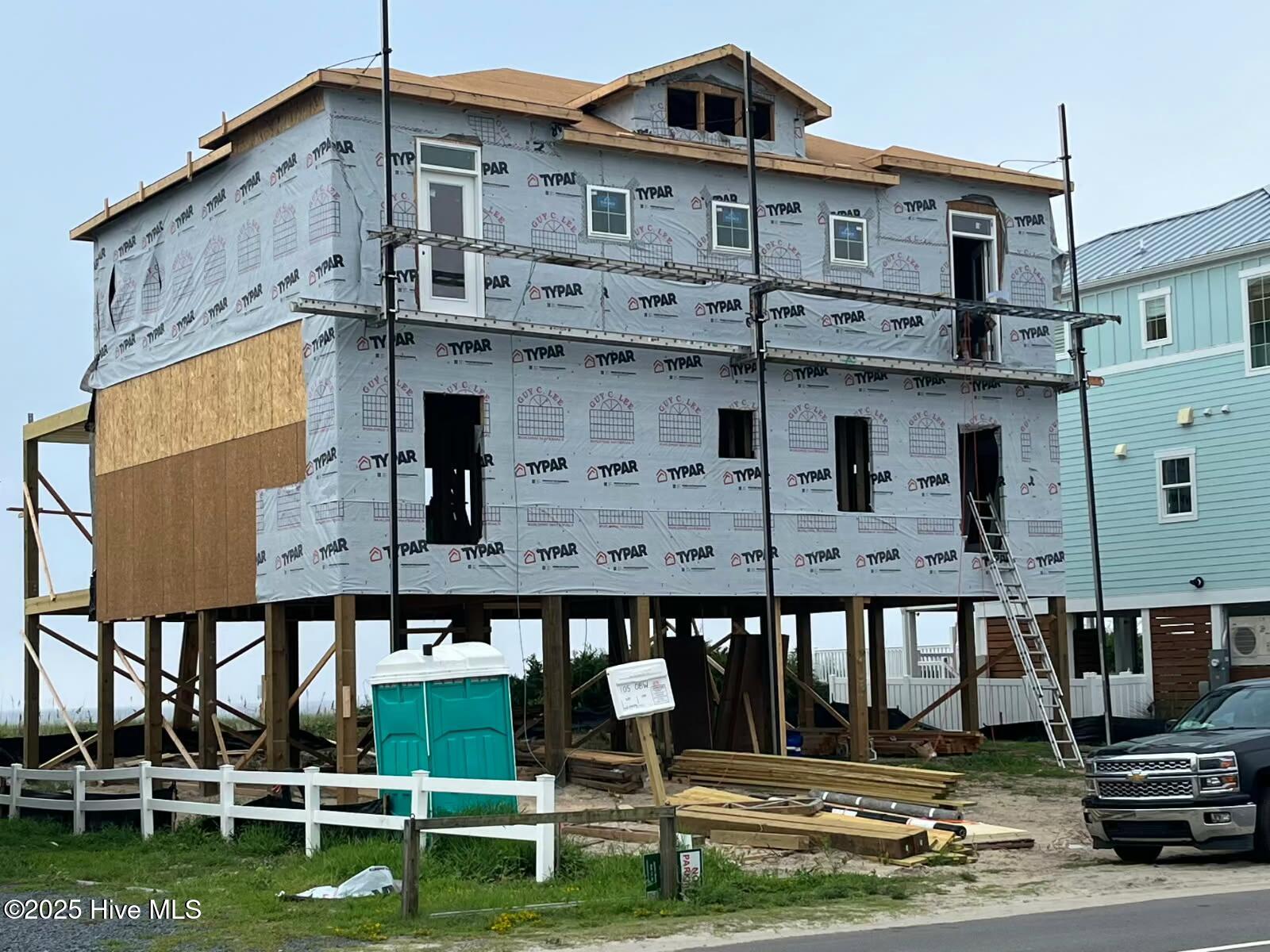 100525710 | Photo 16