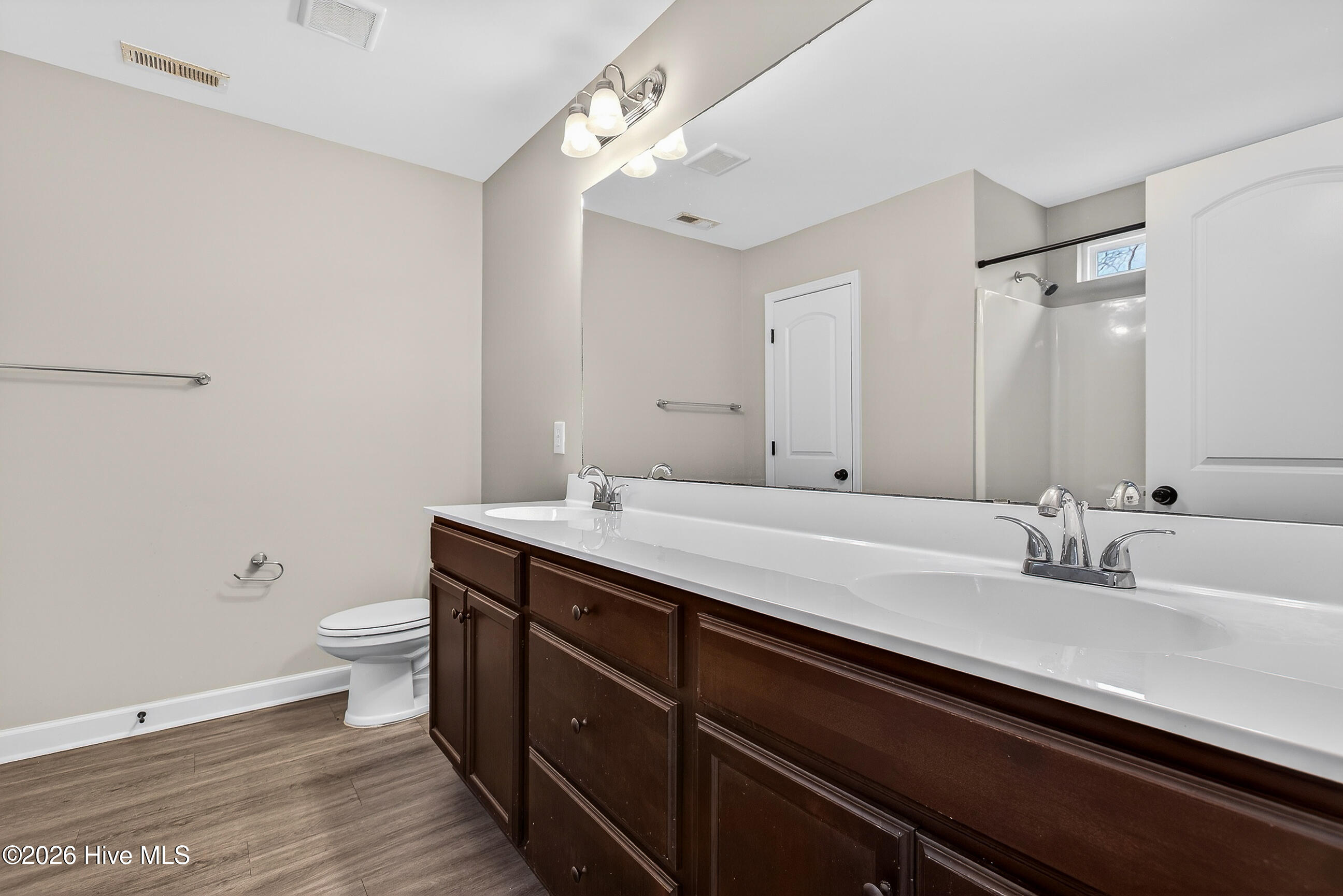 100549361 | Photo 18