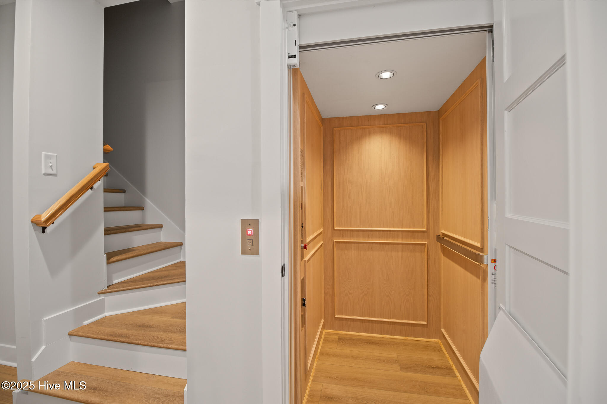 100545978 | Photo 21