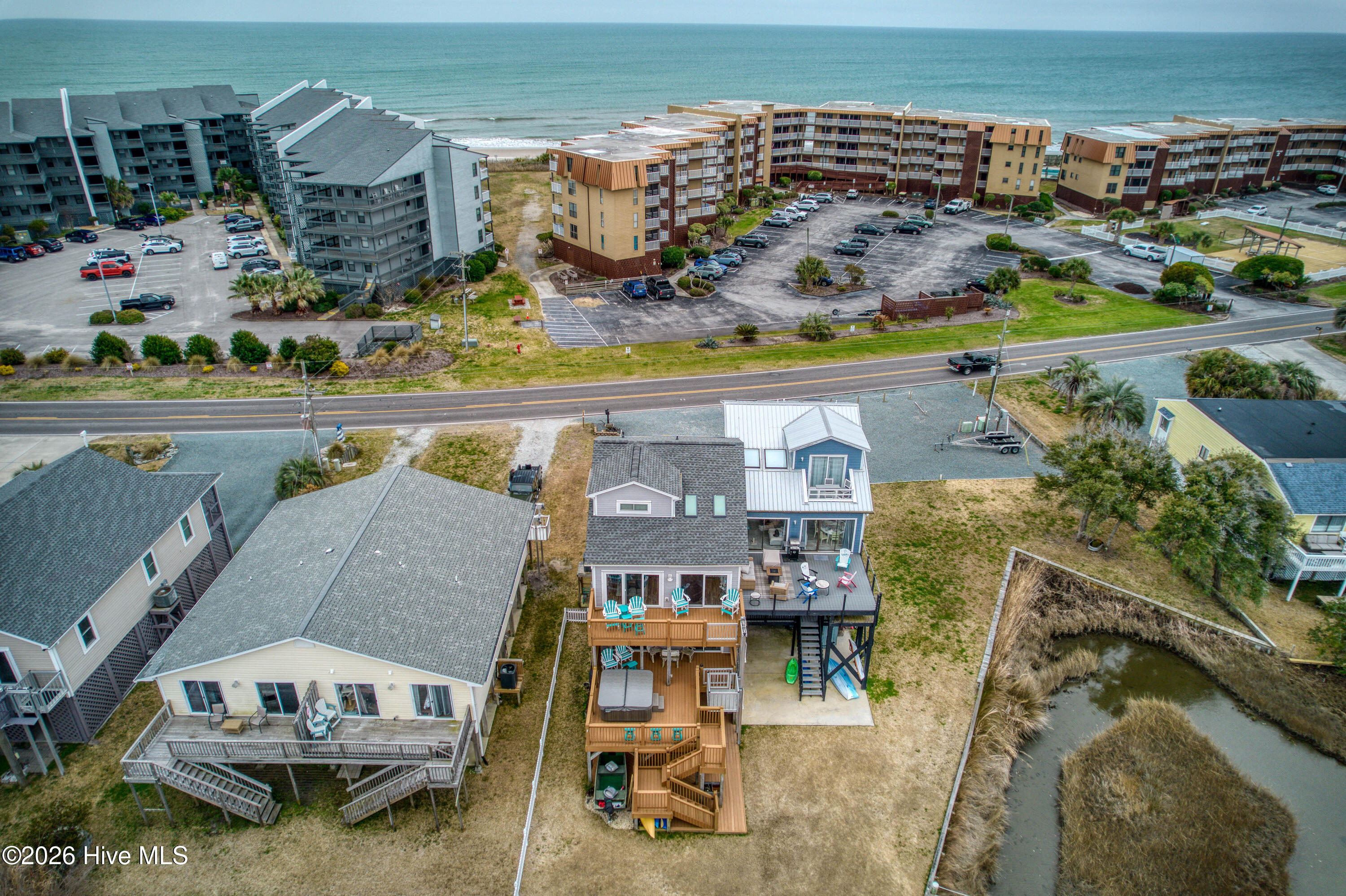 100558069 | Photo 81