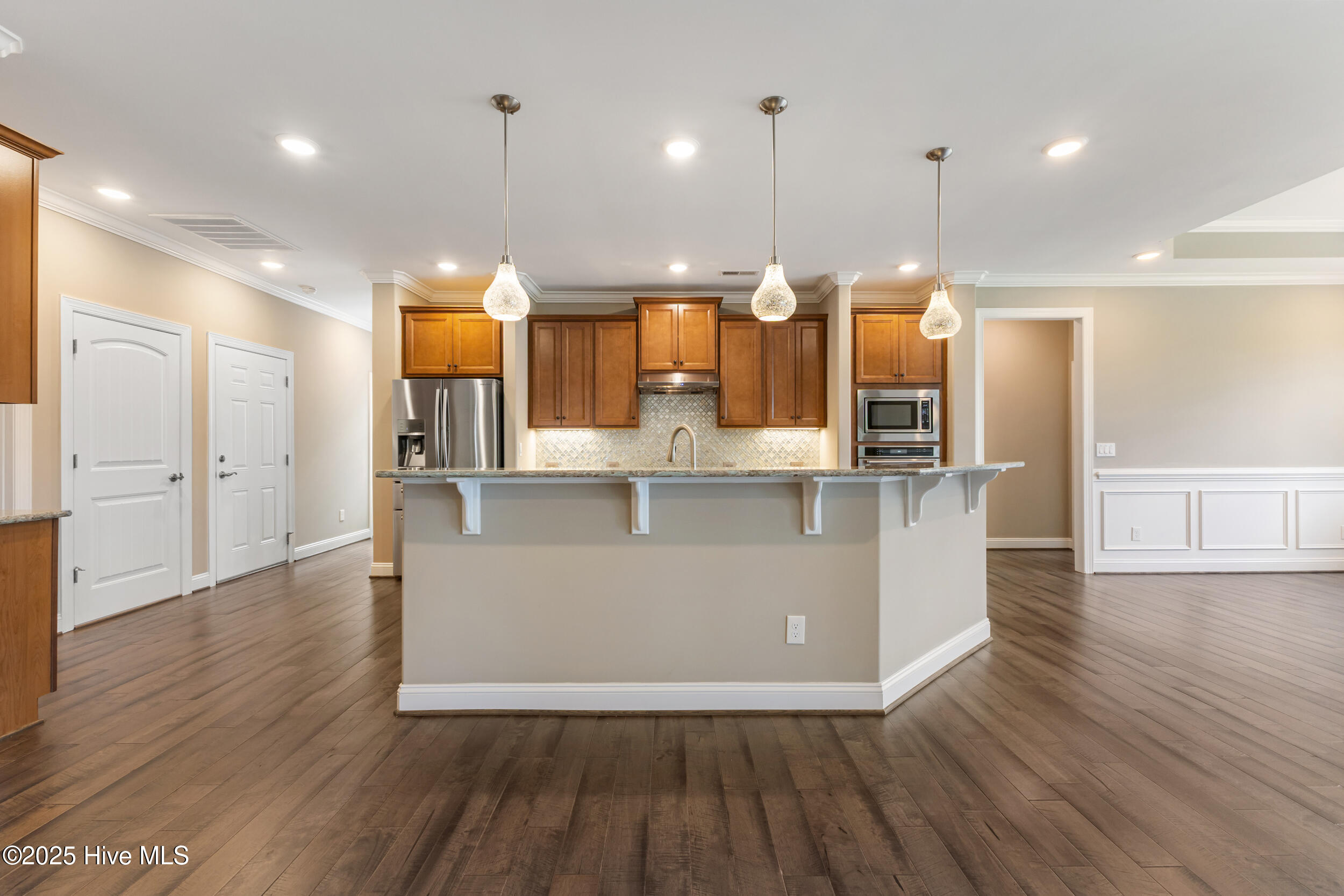 100534390 | Photo 21