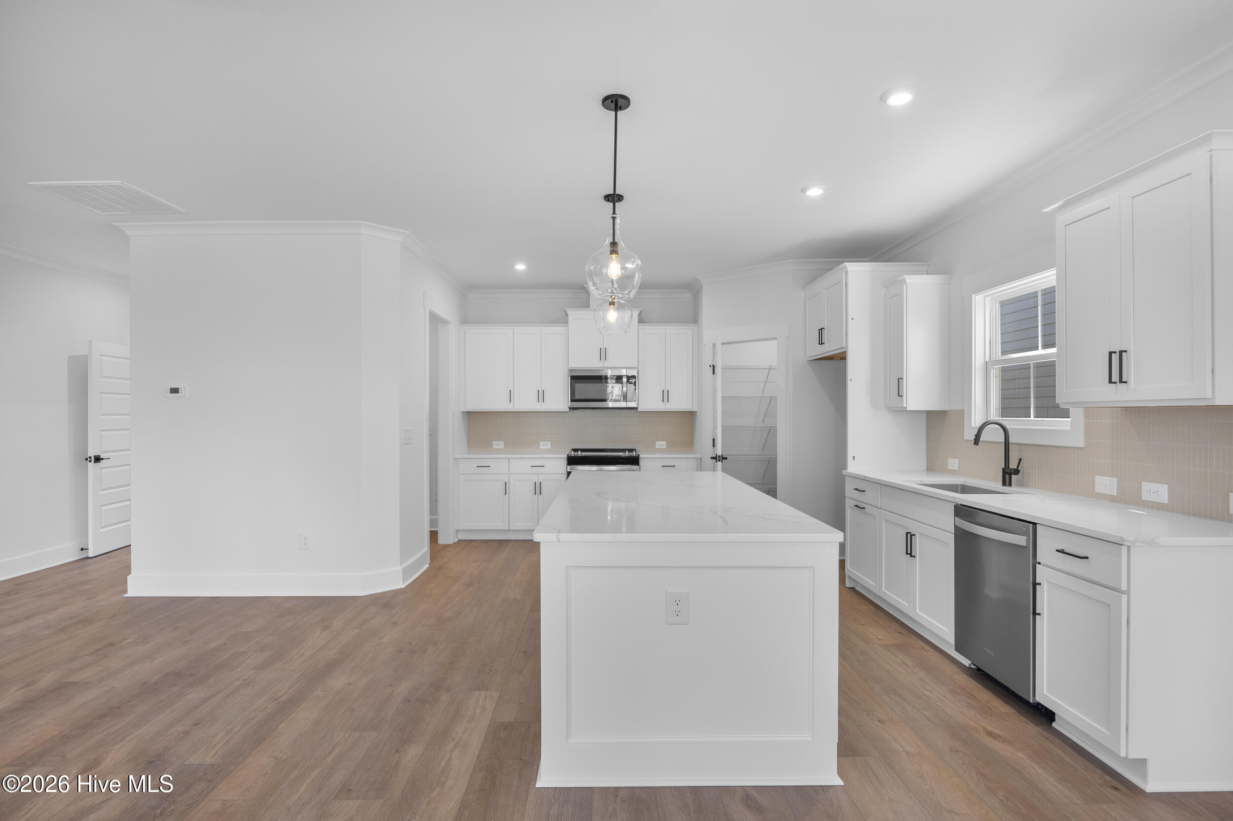 100560726 | Photo 19