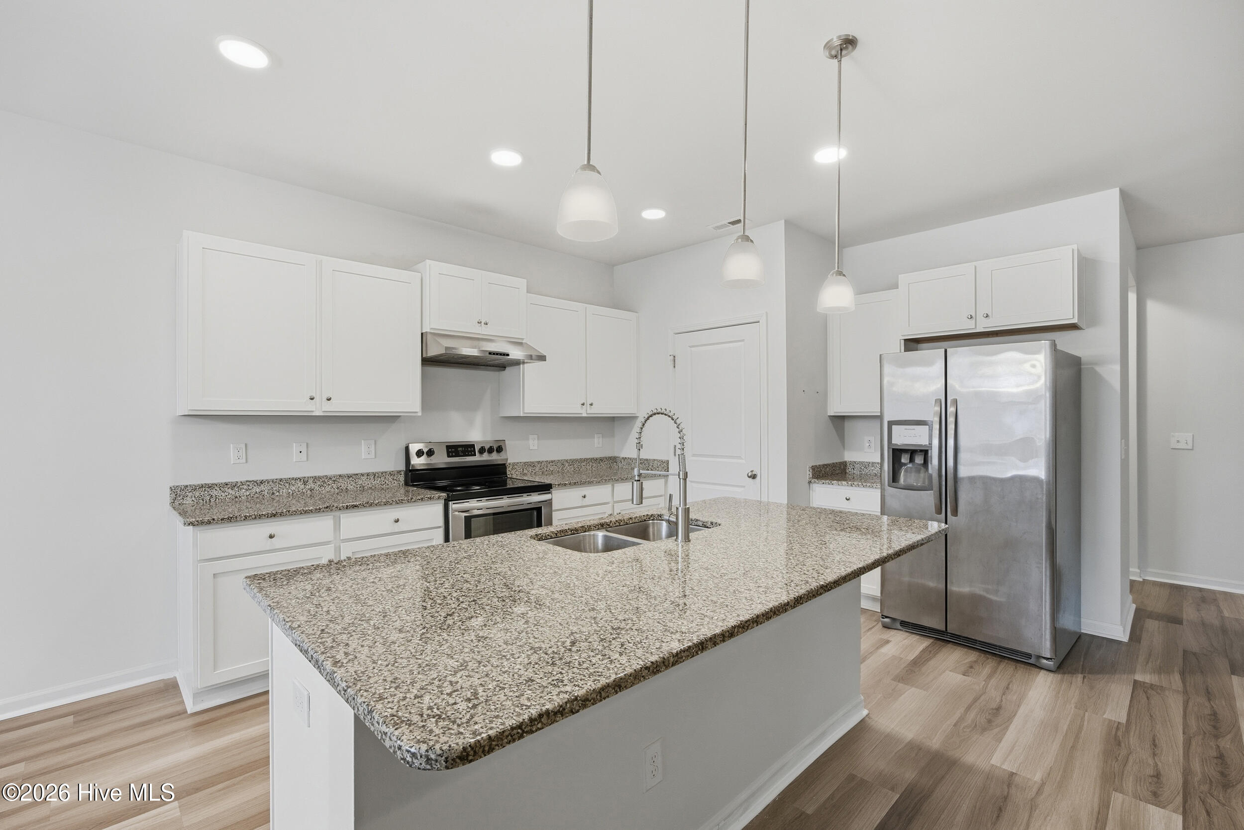 100551981 | Photo 13