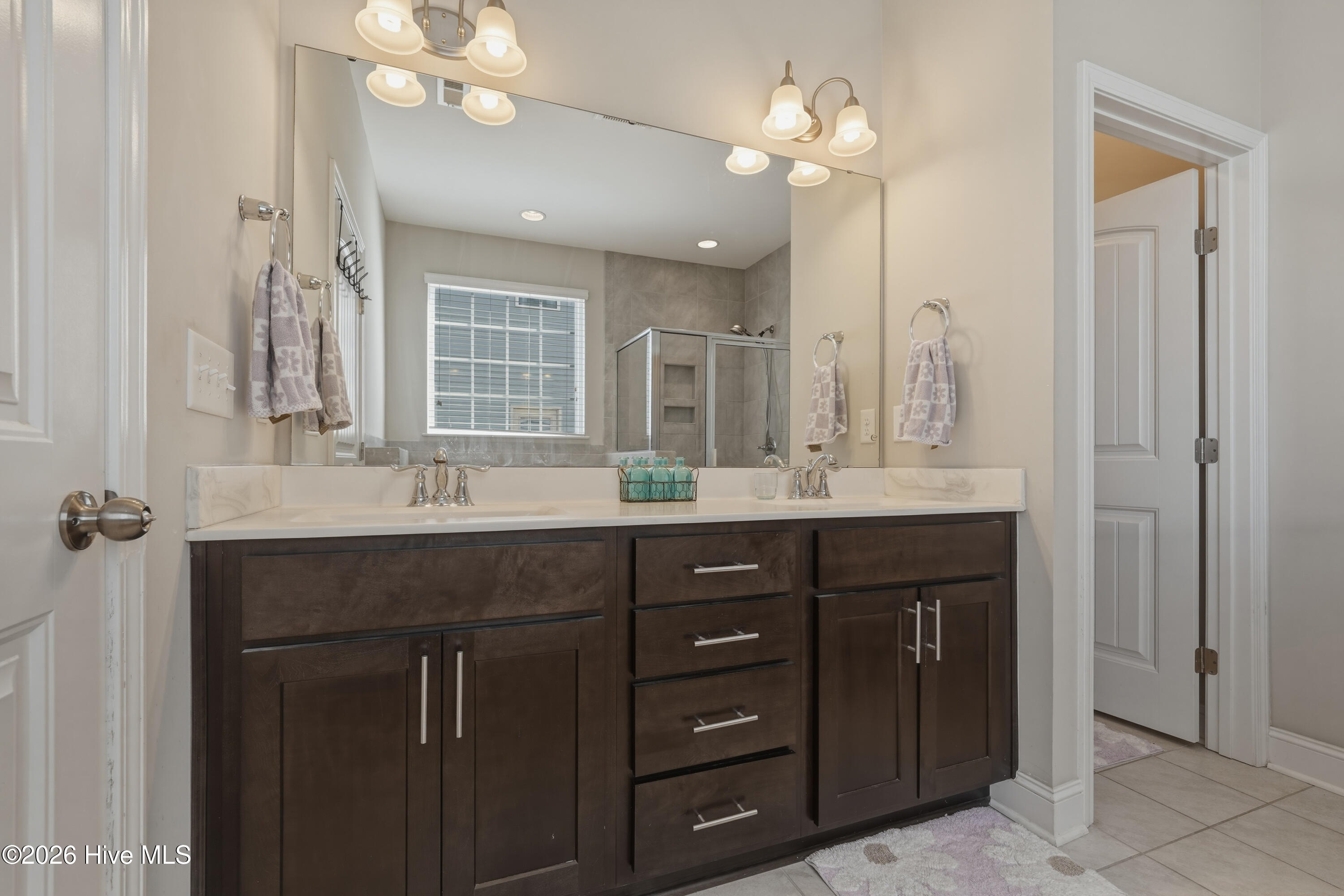 100557354 | Photo 43