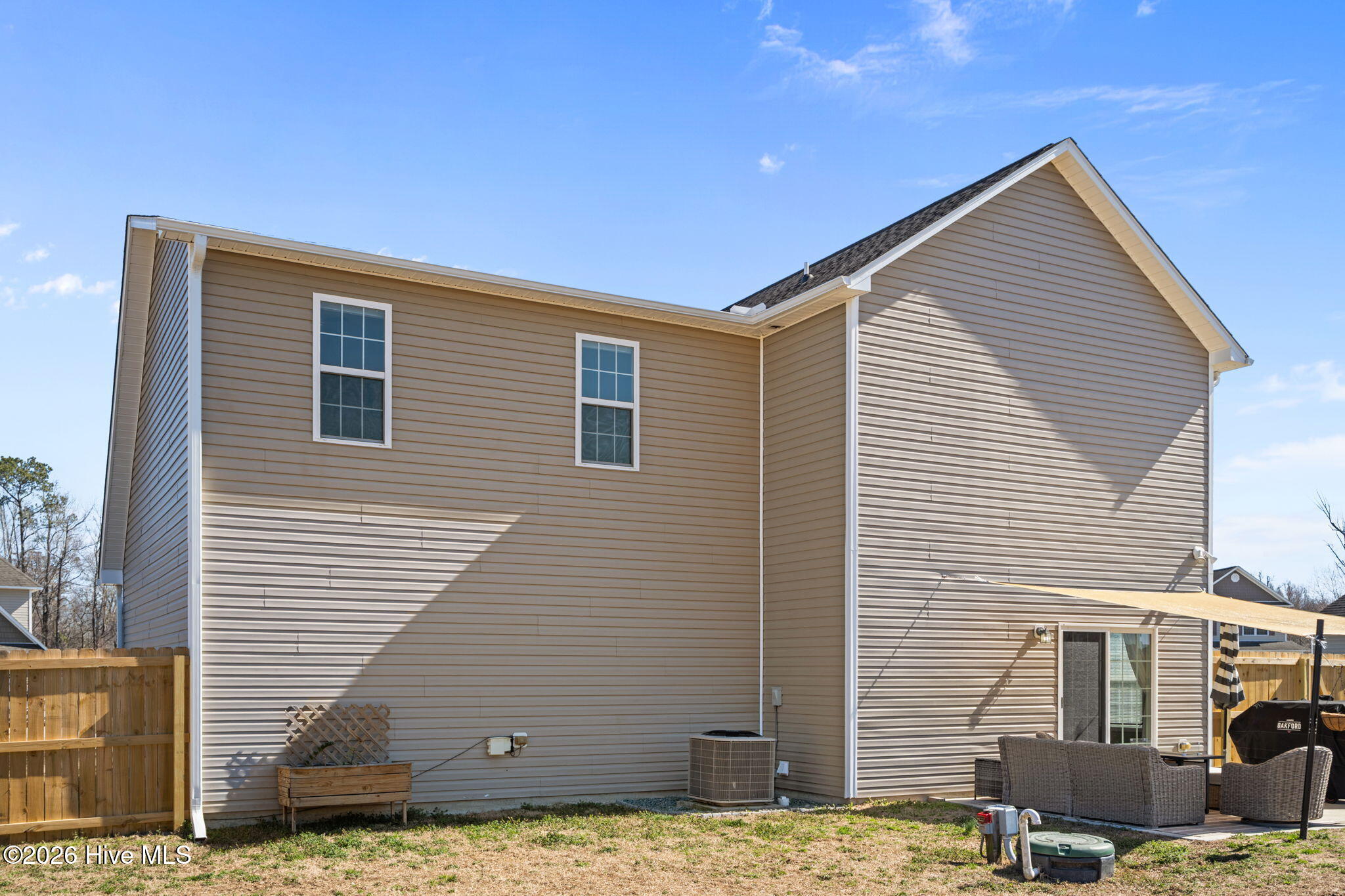 100557328 | Photo 35