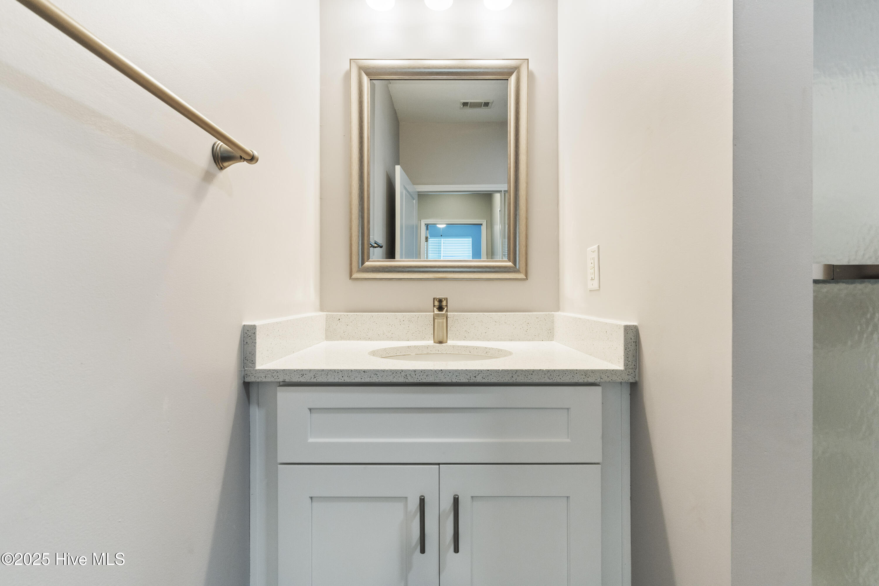 100564335 | Photo 31