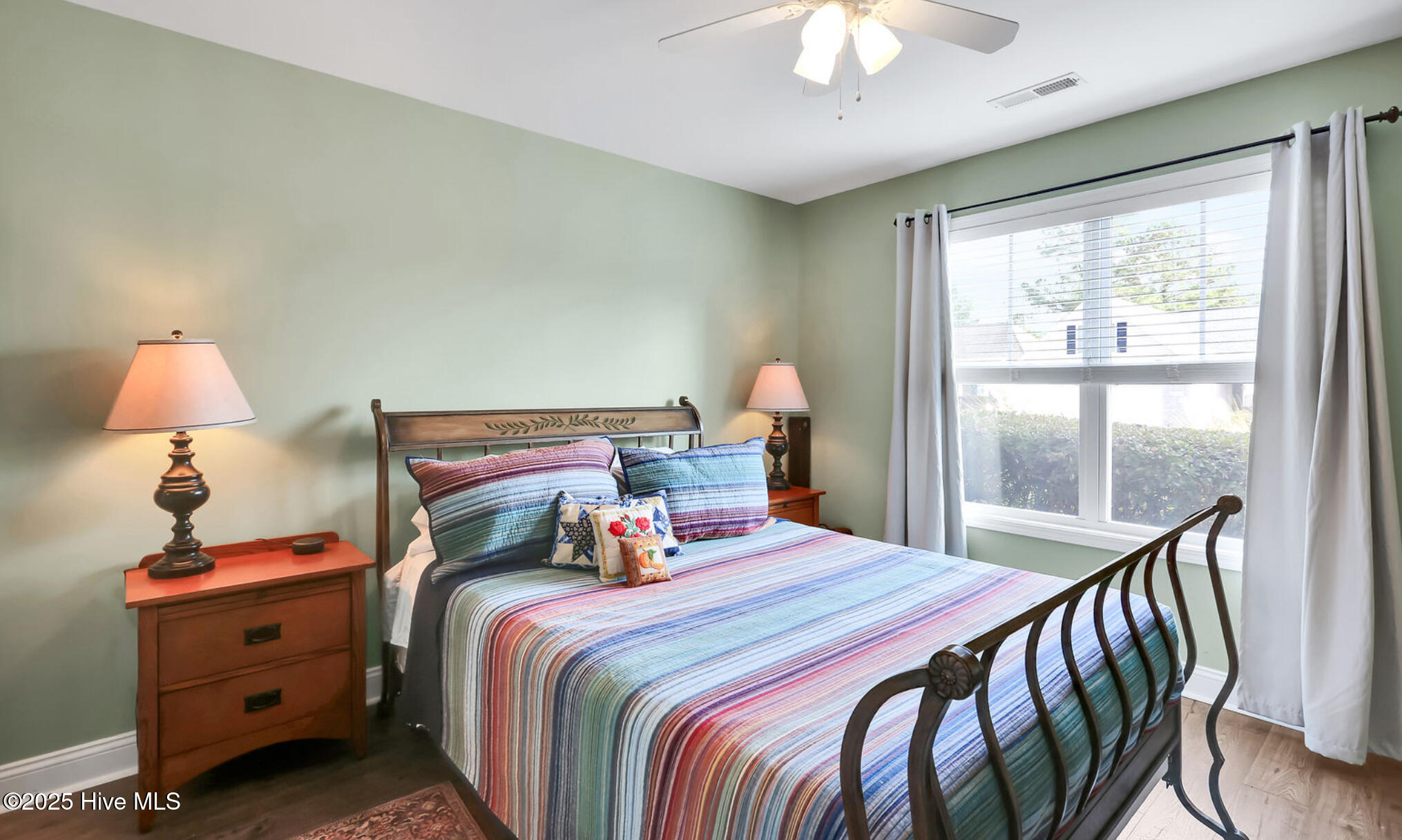 100547163 | Photo 26