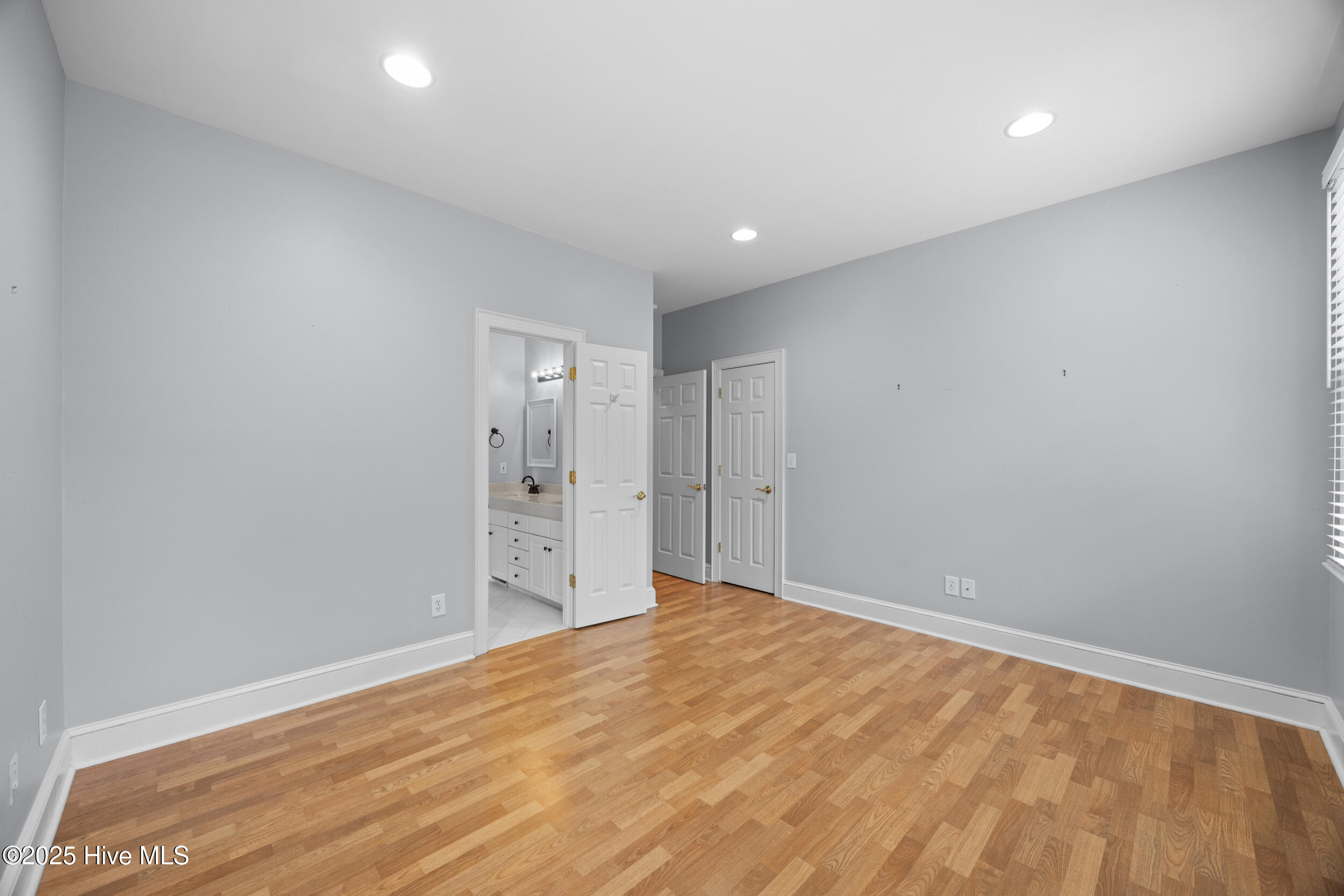 100538720 | Photo 41