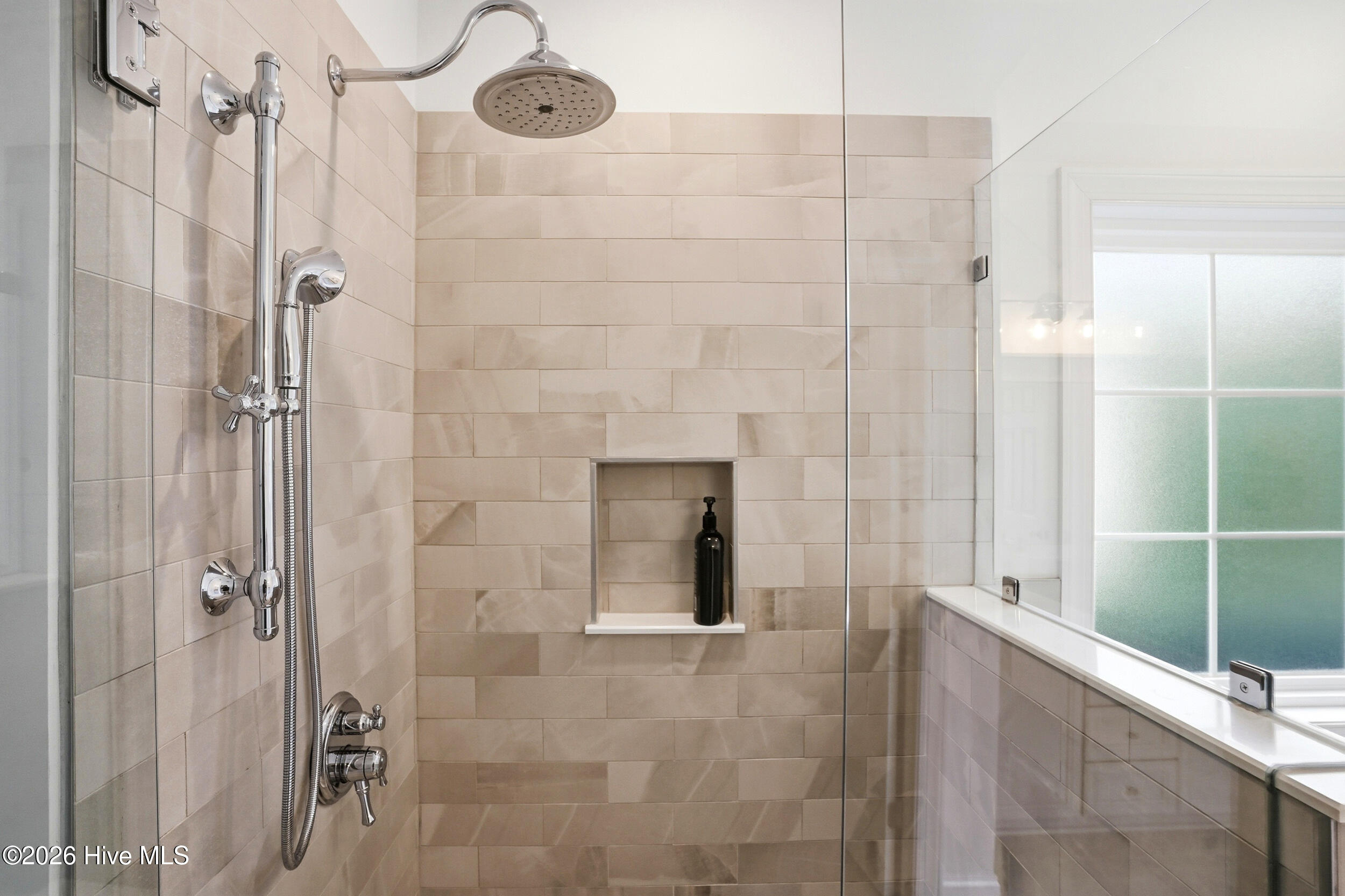 100551601 | Photo 26