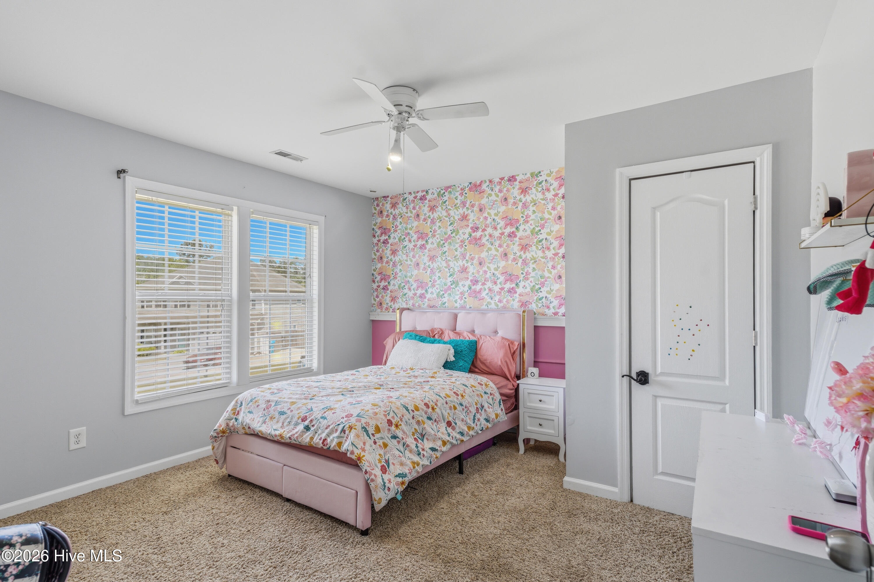 100569622 | Photo 23