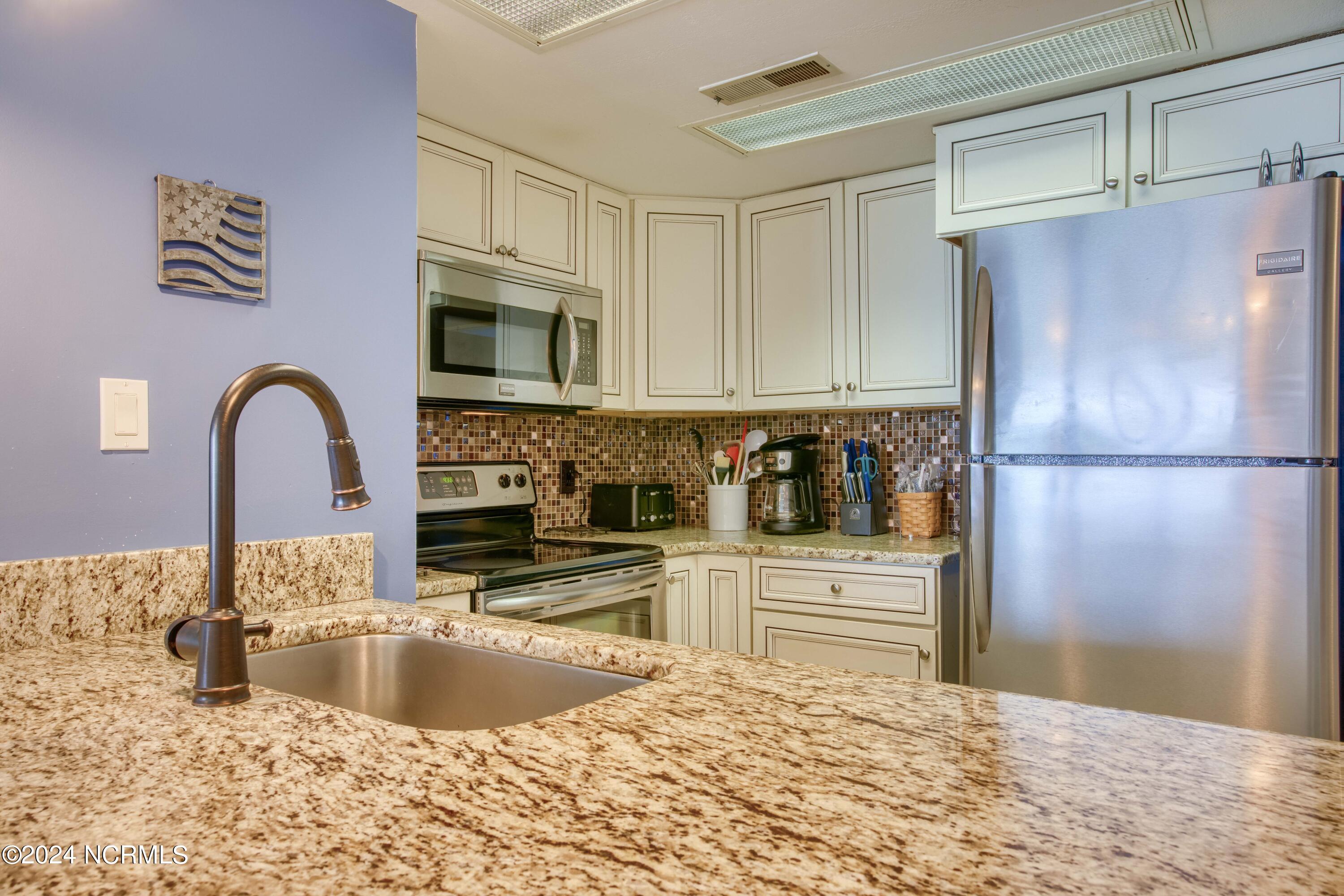 100549578 | Photo 14