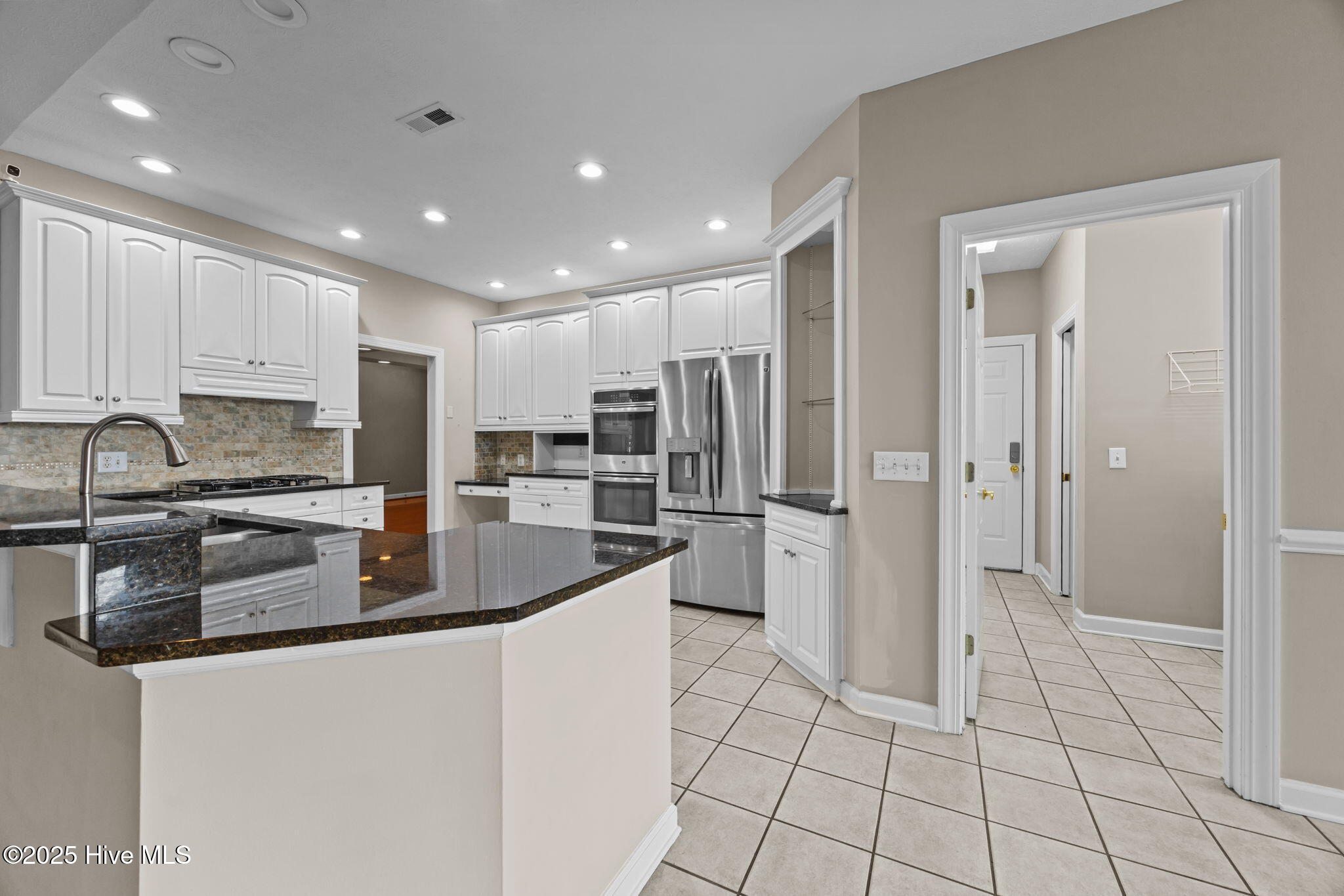 100543036 | Photo 16