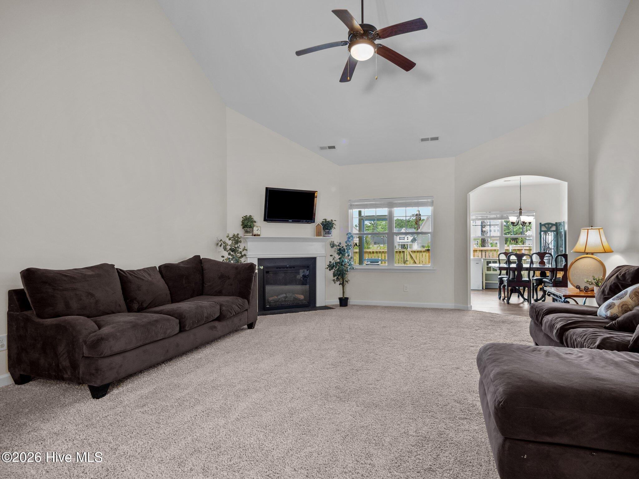 100561868 | Photo 15