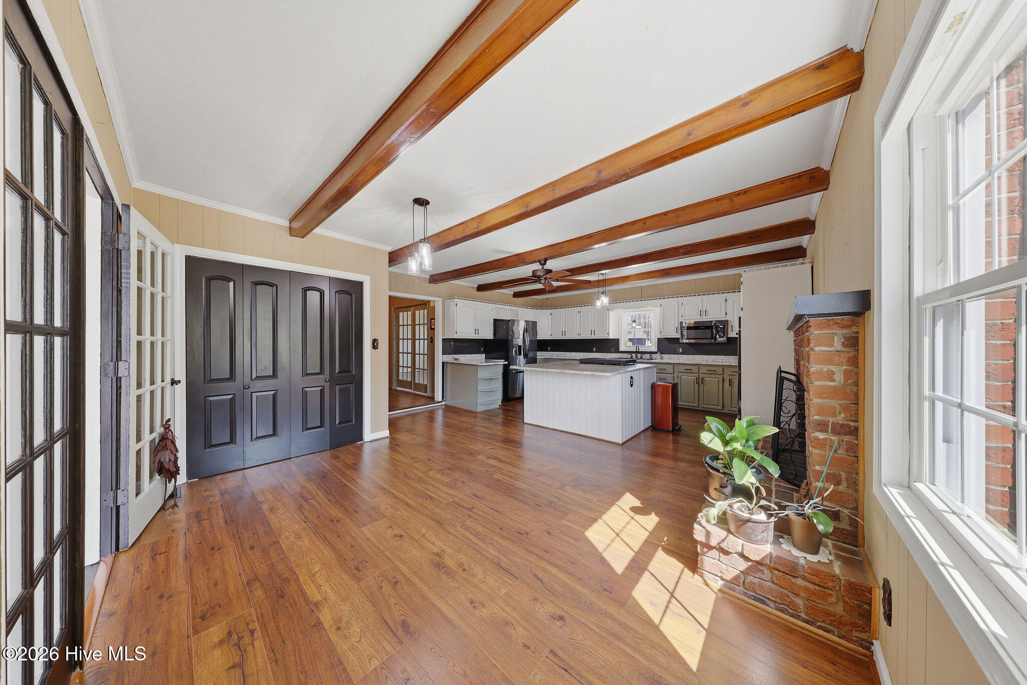 100557788 | Photo 22