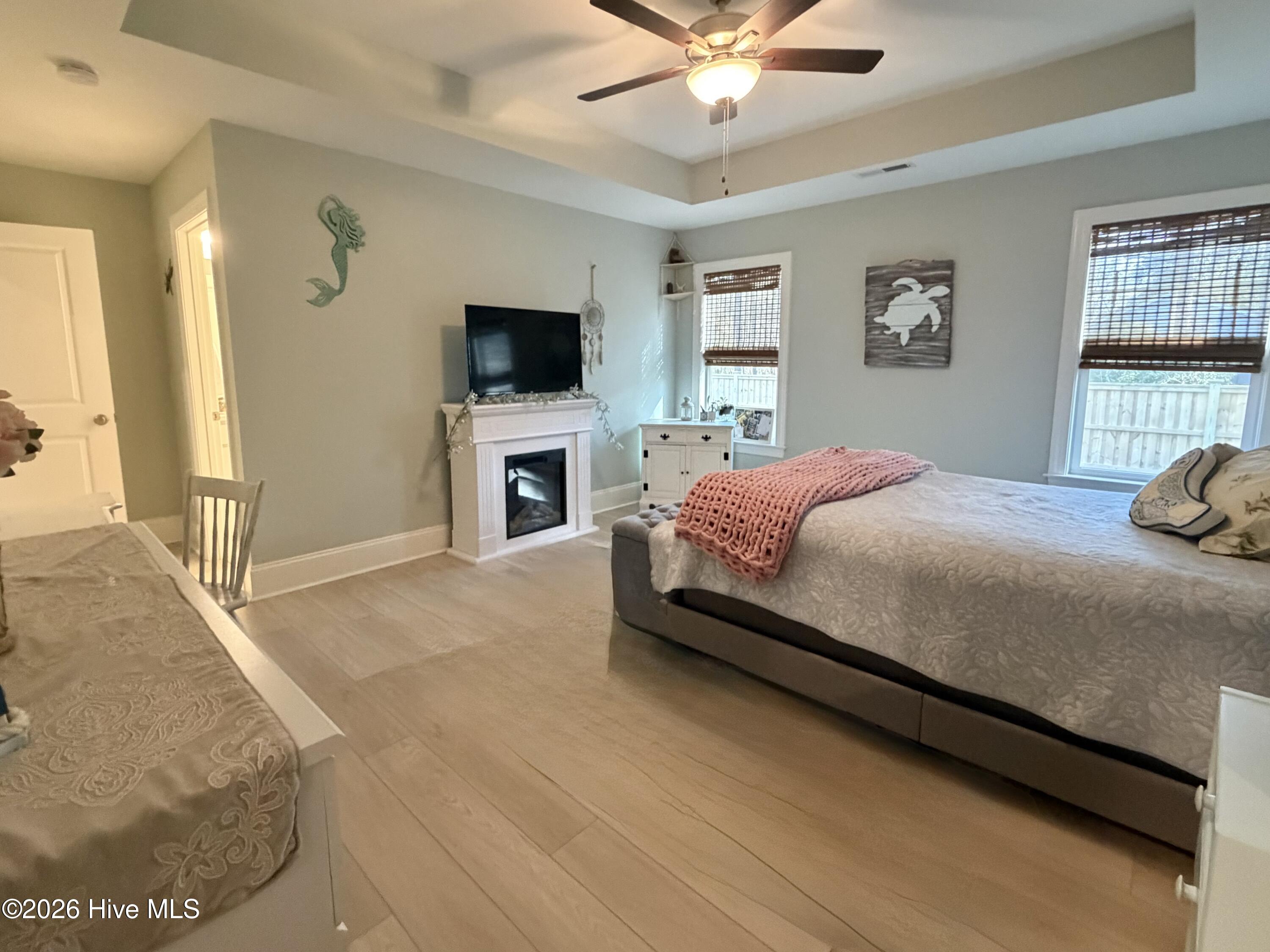 100558170 | Photo 16