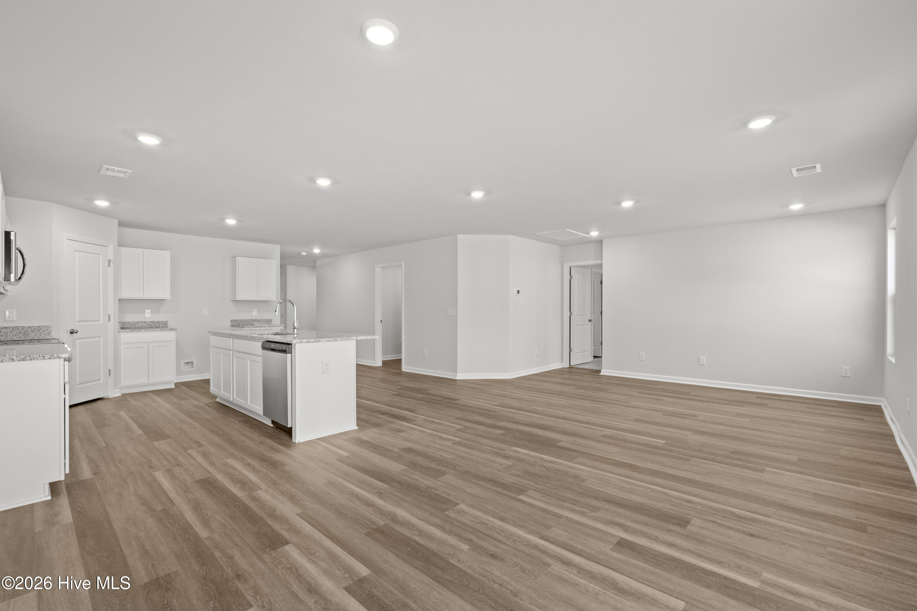 100552114 | Photo 16