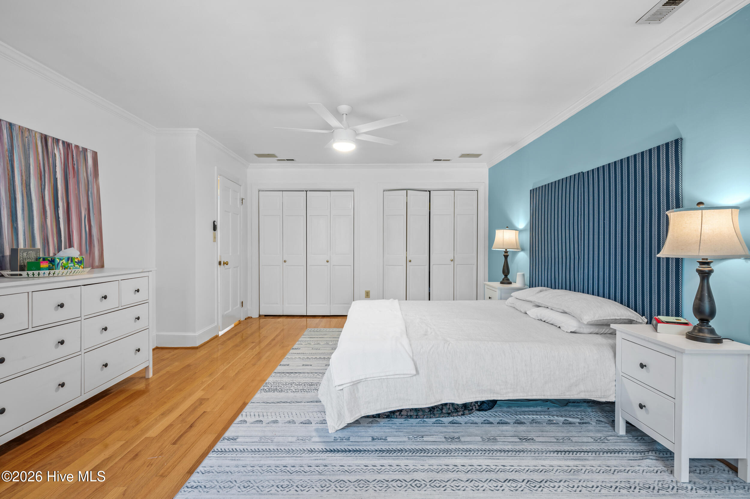 100554057 | Photo 41