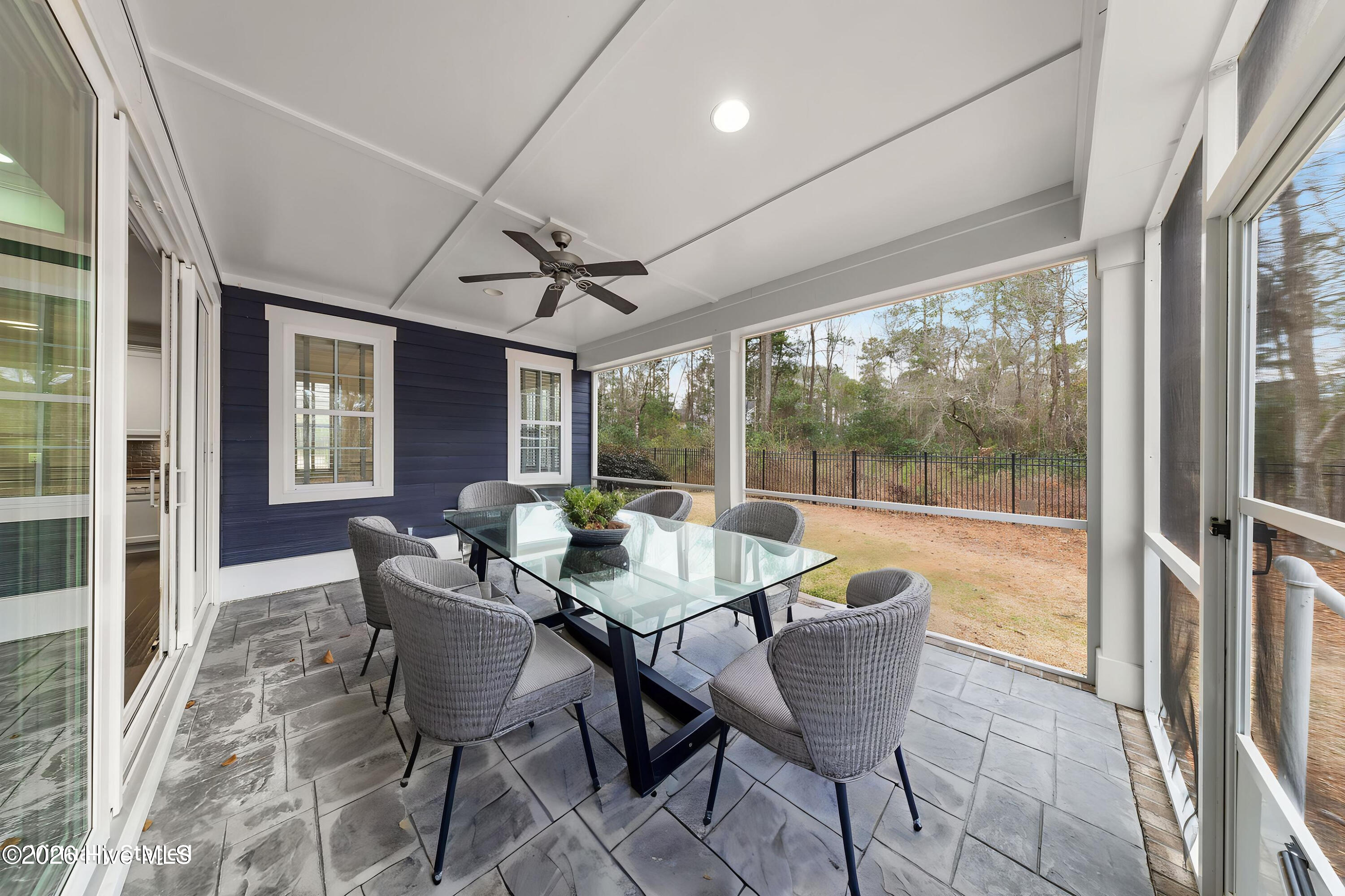 100554356 | Photo 24