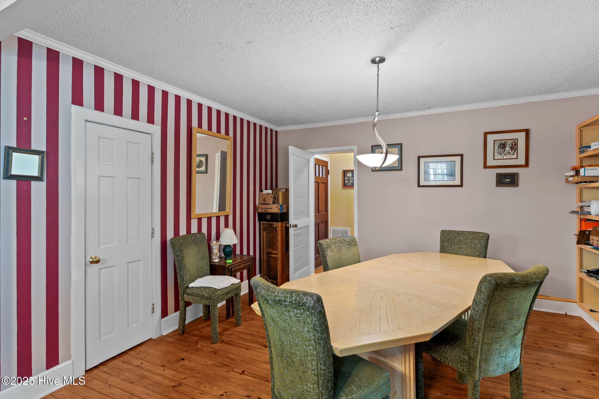 100536302 | Photo 28