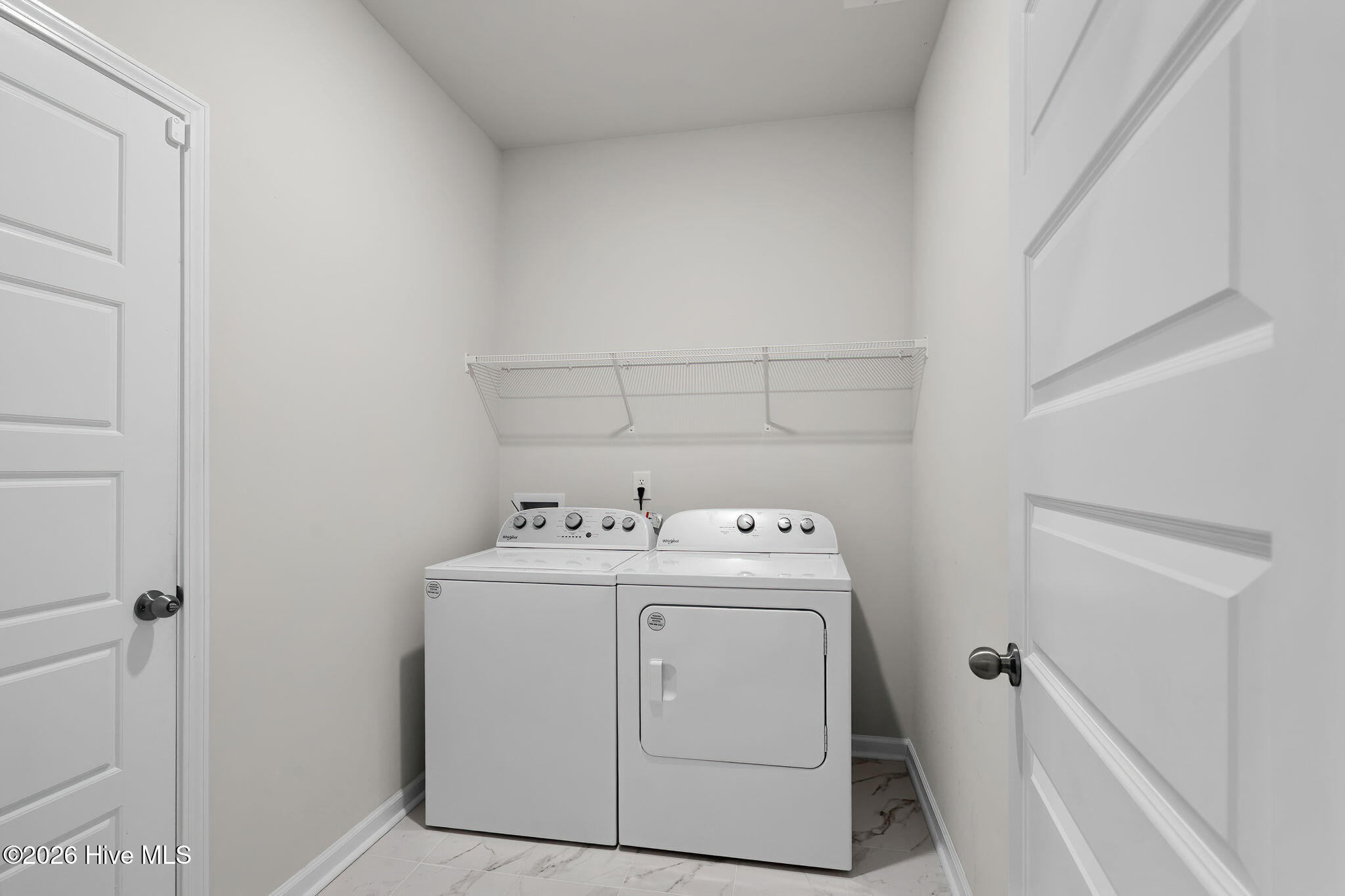 100557822 | Photo 30