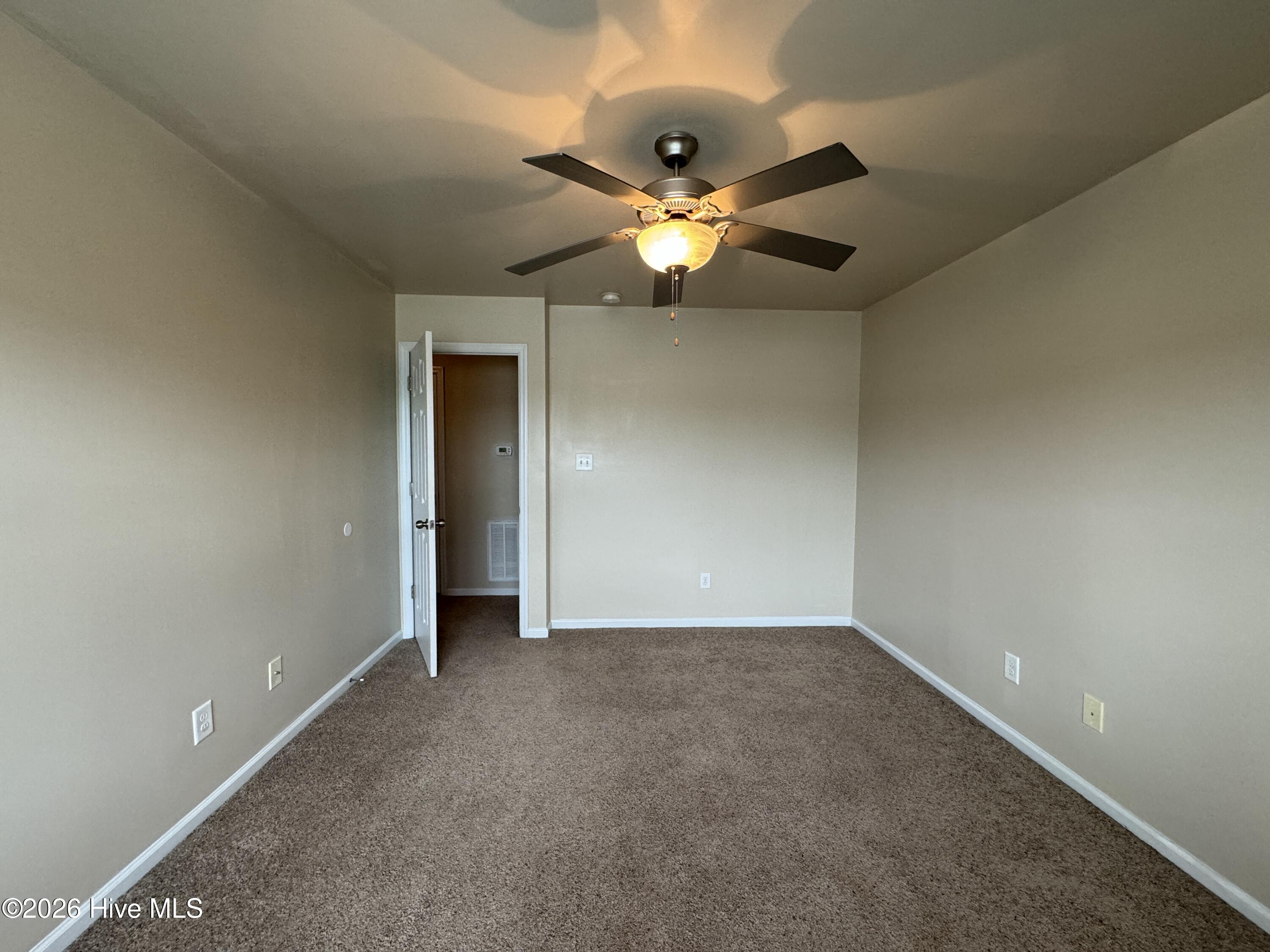 100567130 | Photo 19