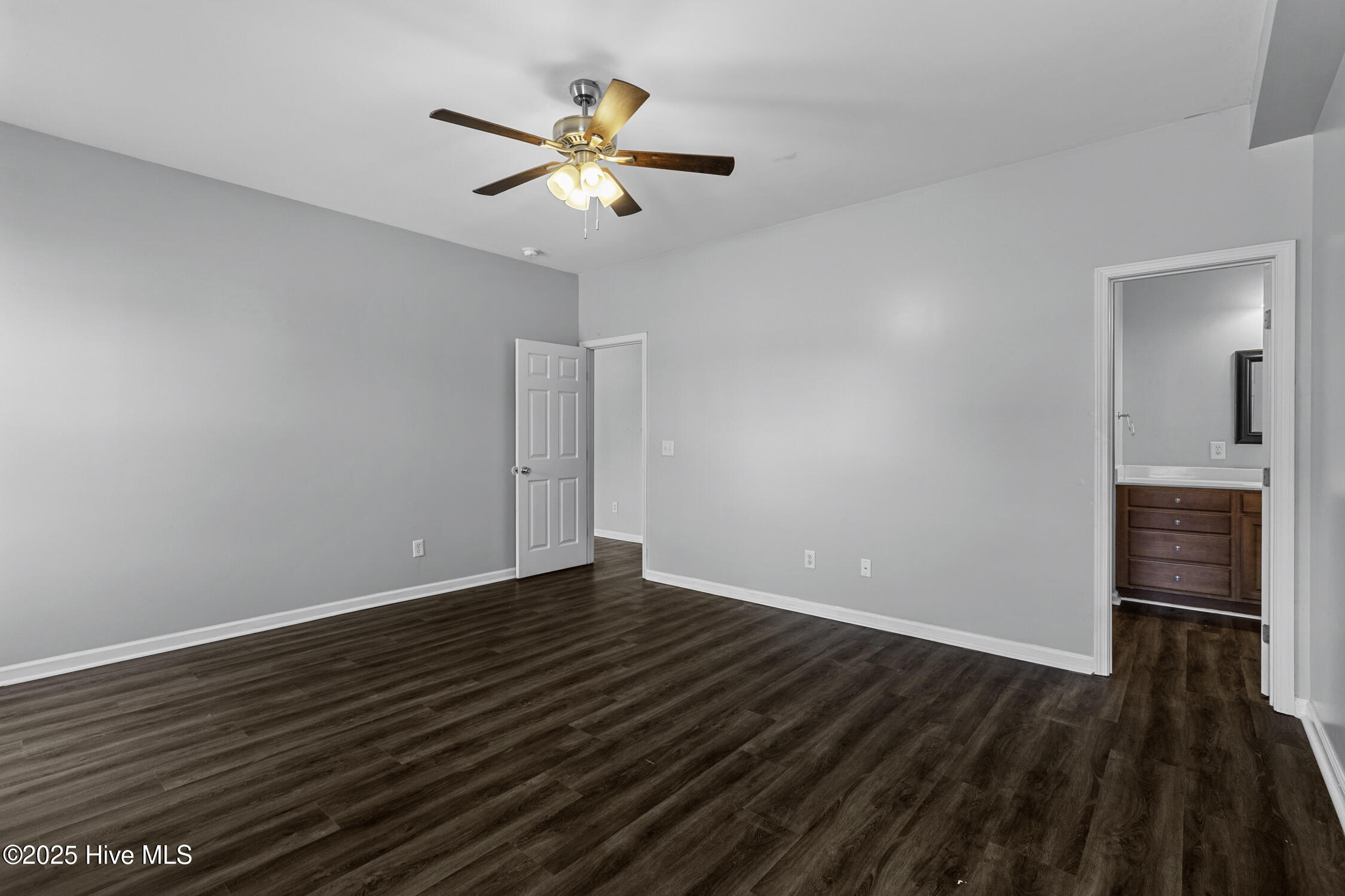 100545570 | Photo 20