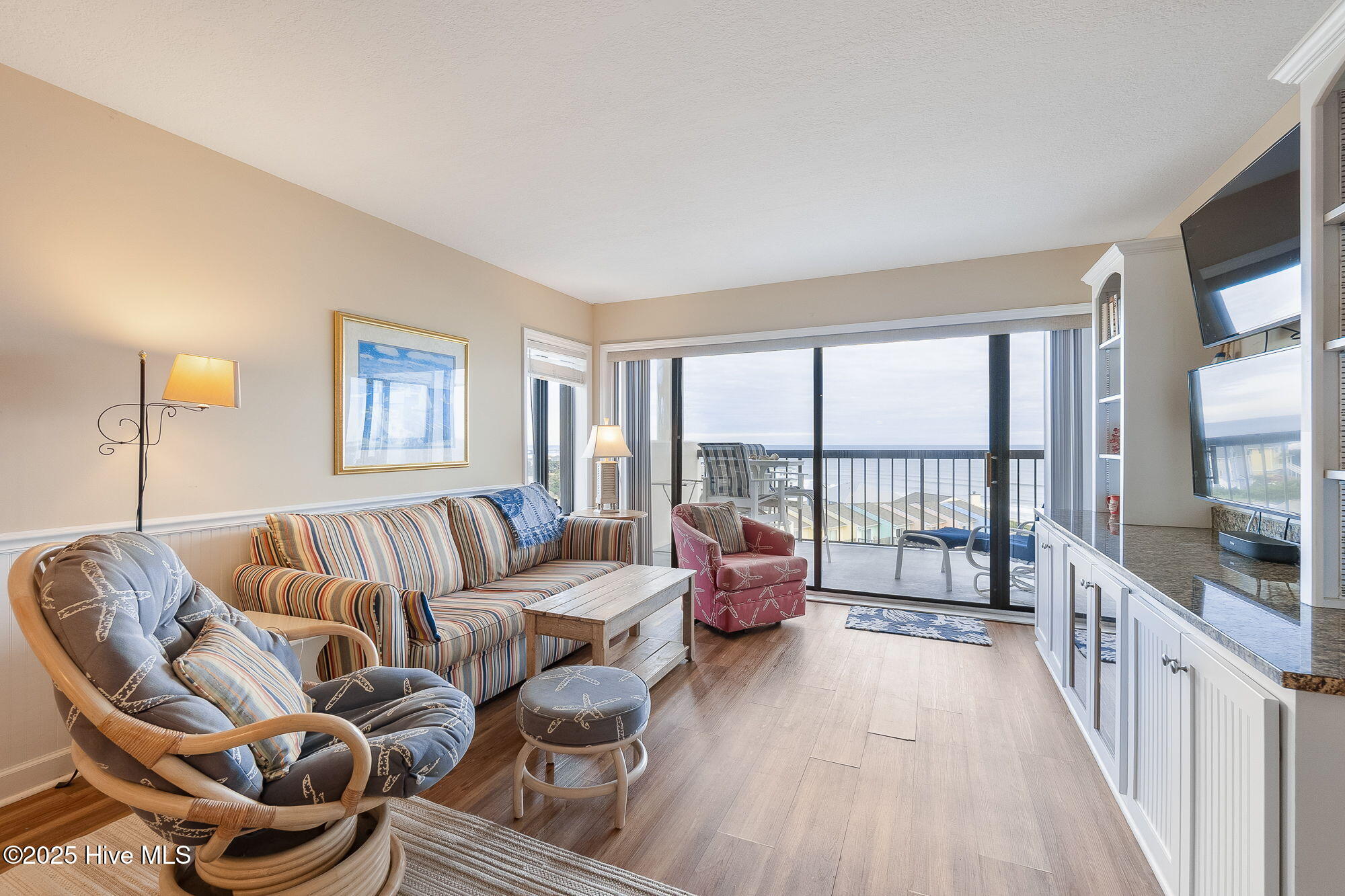 100544283 | Photo 24