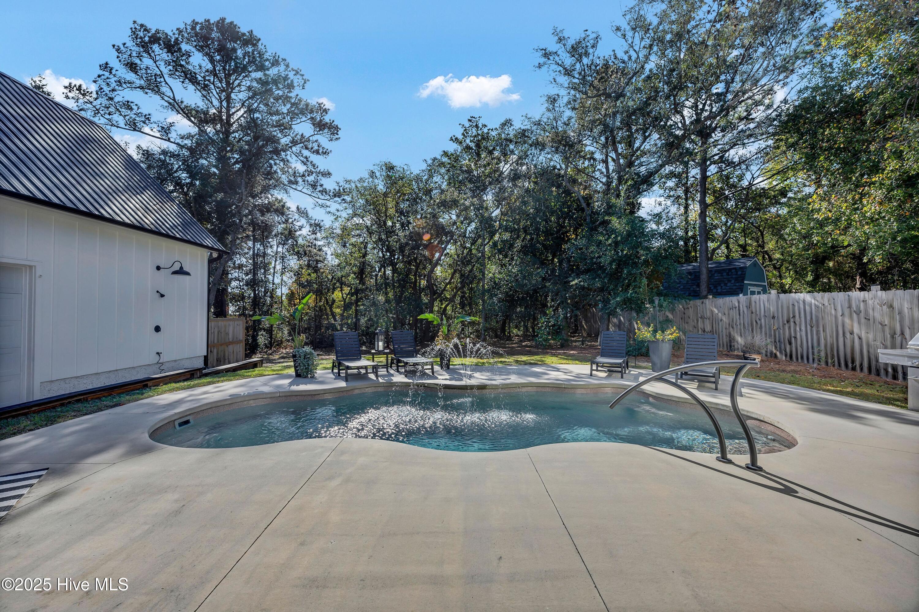 100543127 | Photo 49