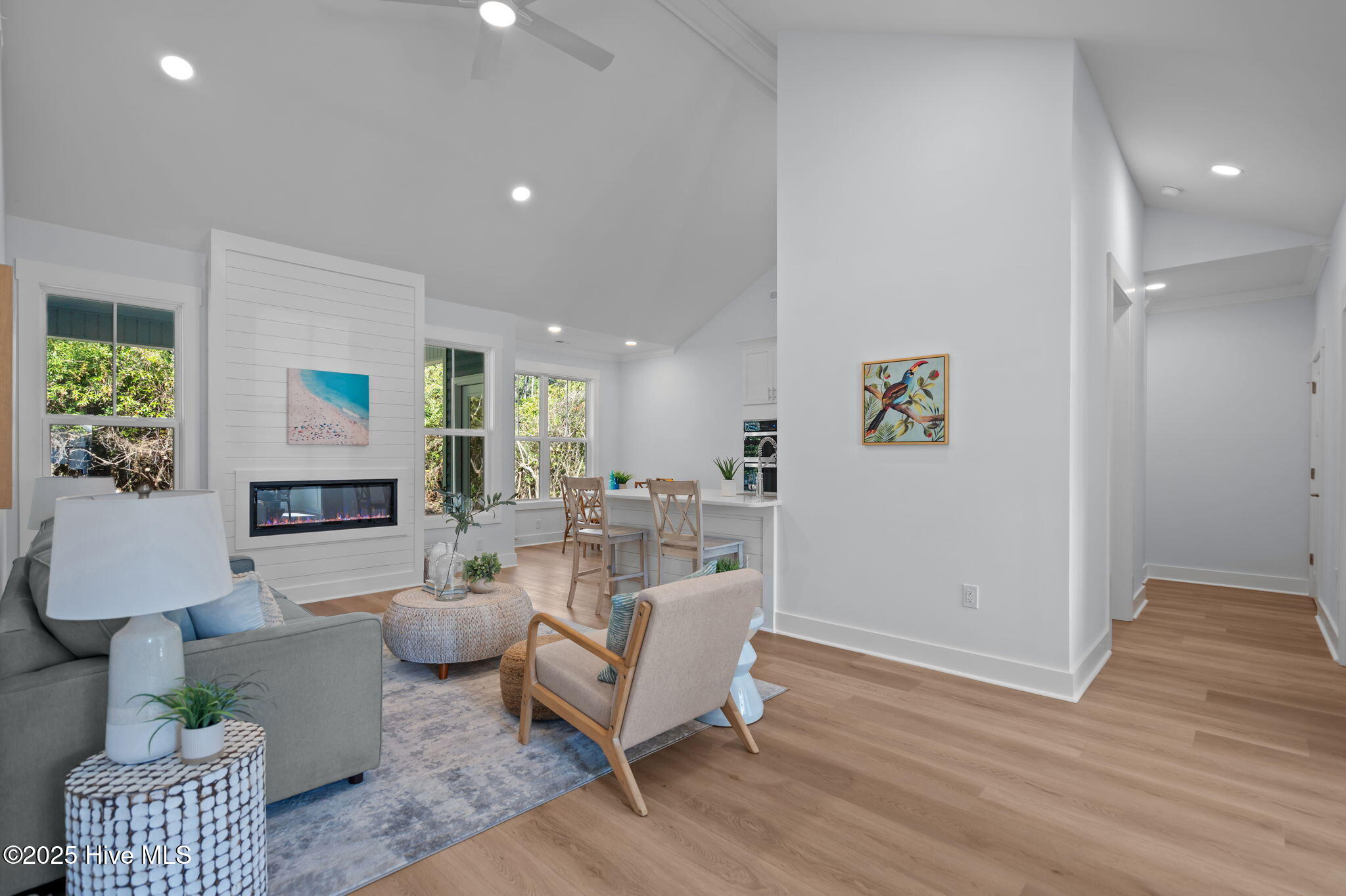 100542016 | Photo 12