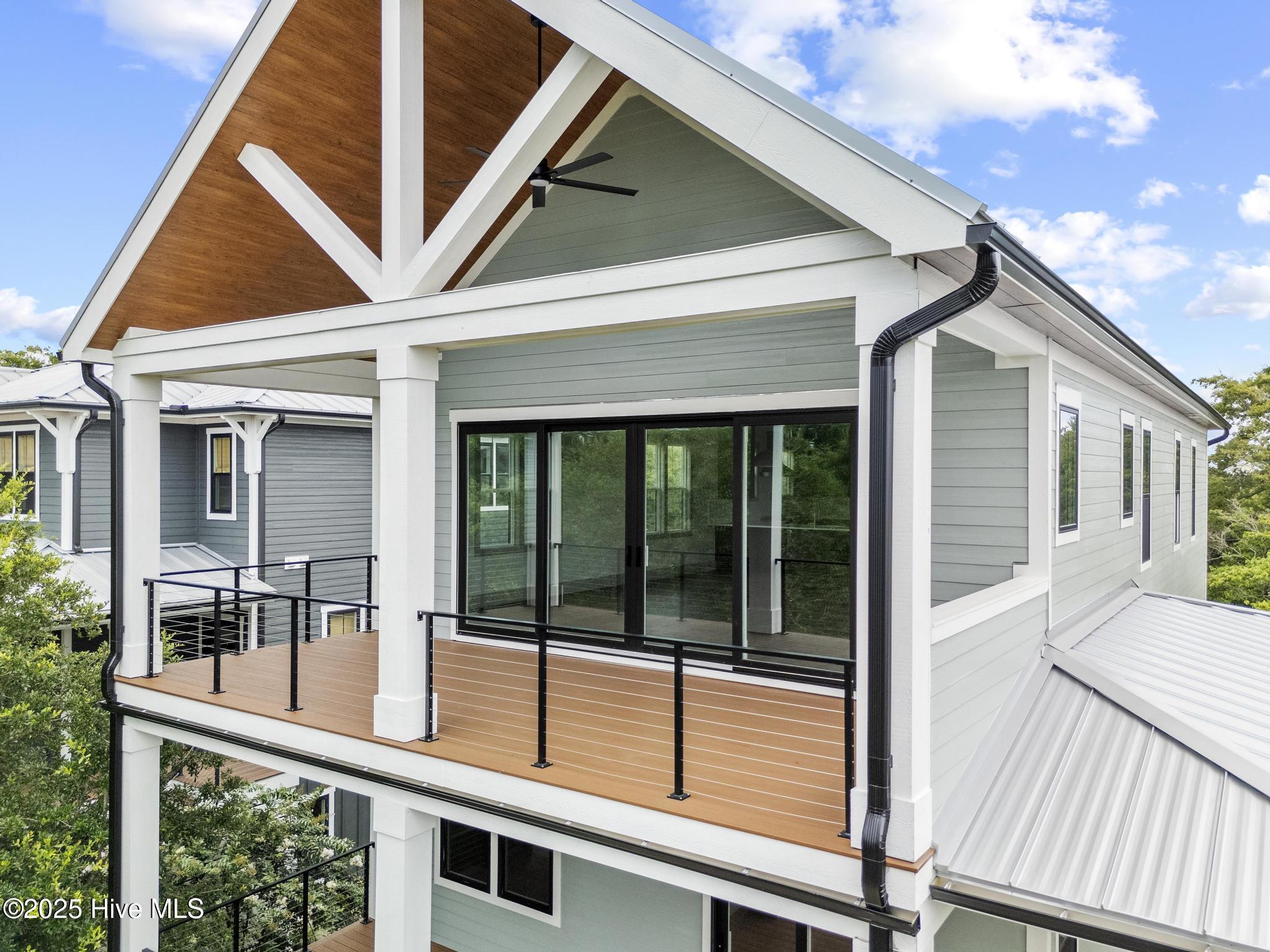 100517946 | Photo 59