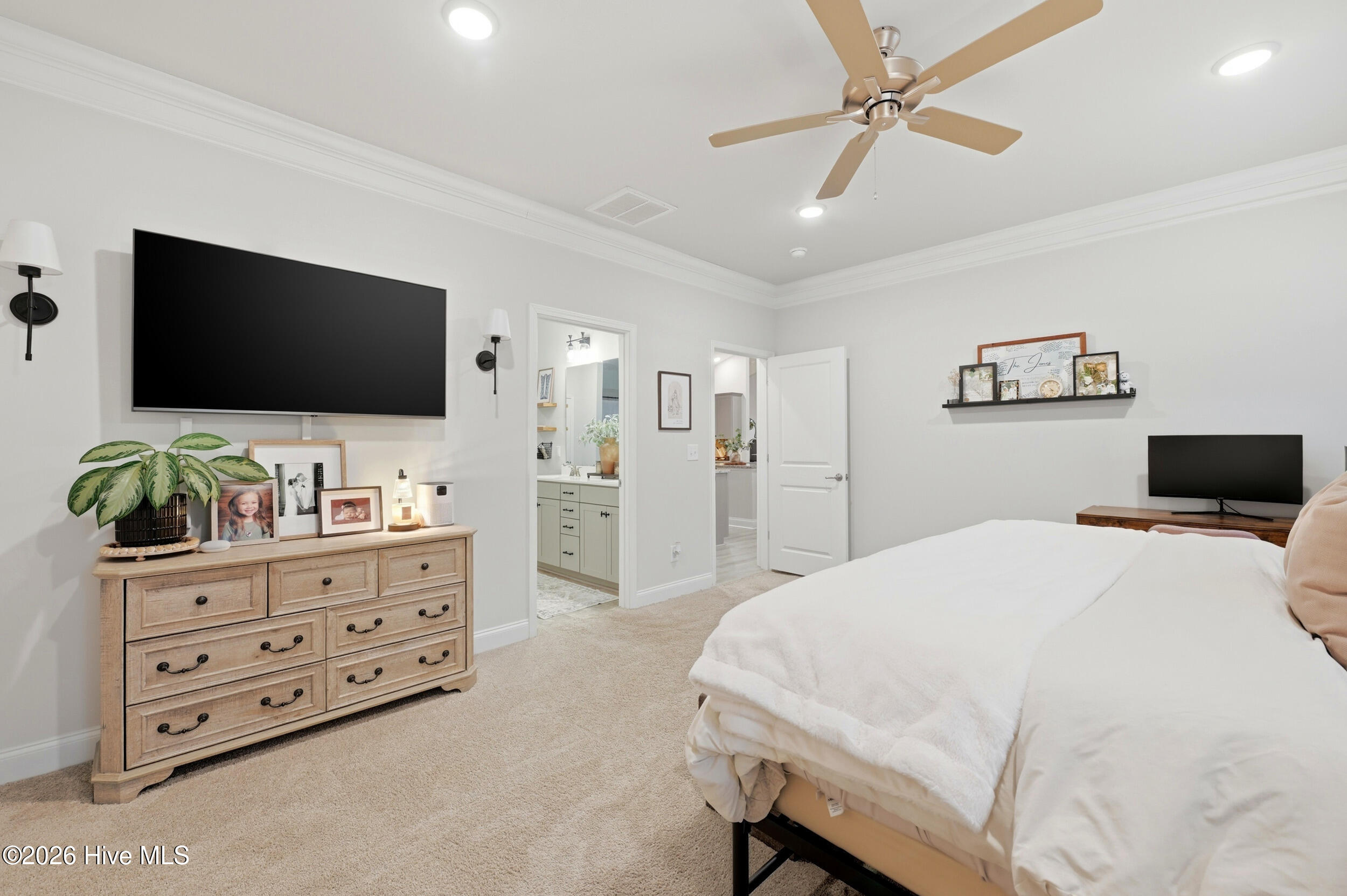 100557848 | Photo 17