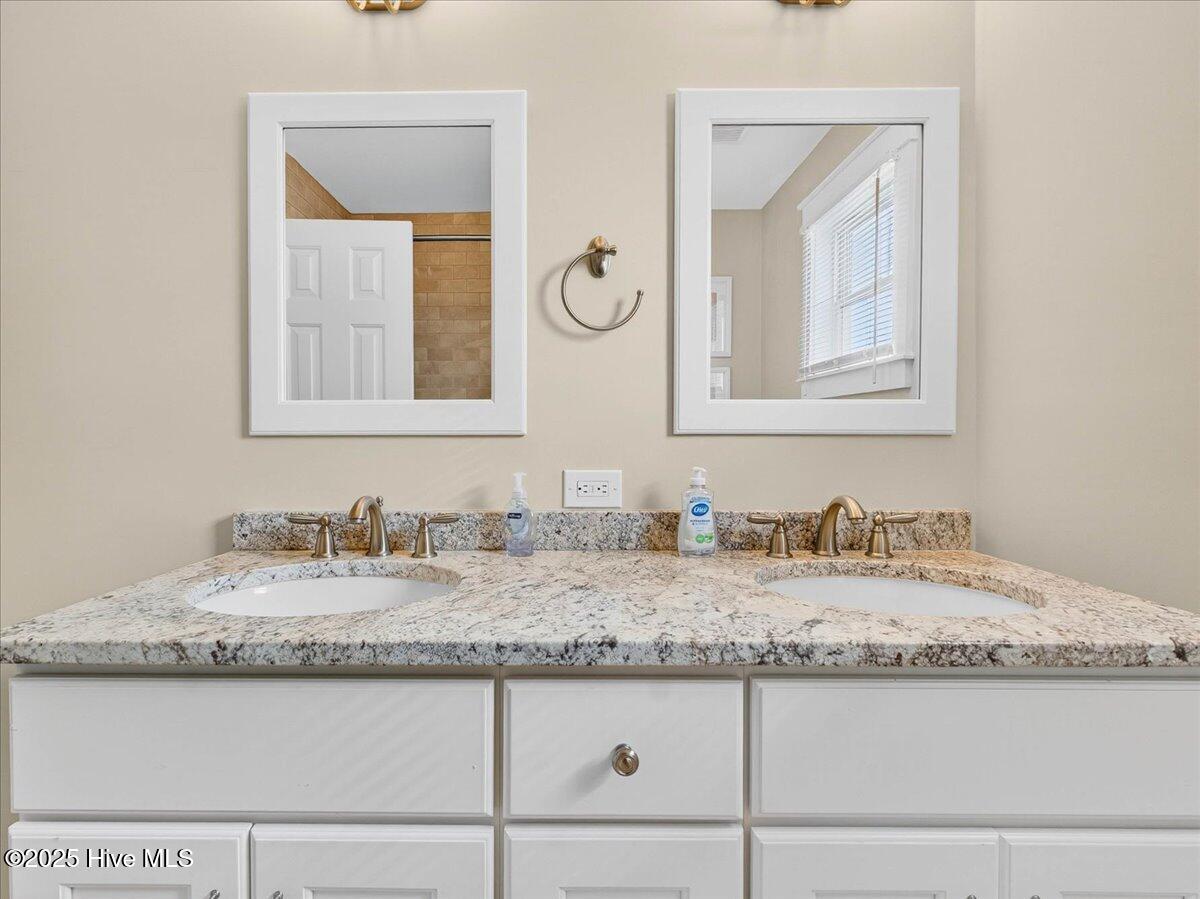 100521504 | Photo 26