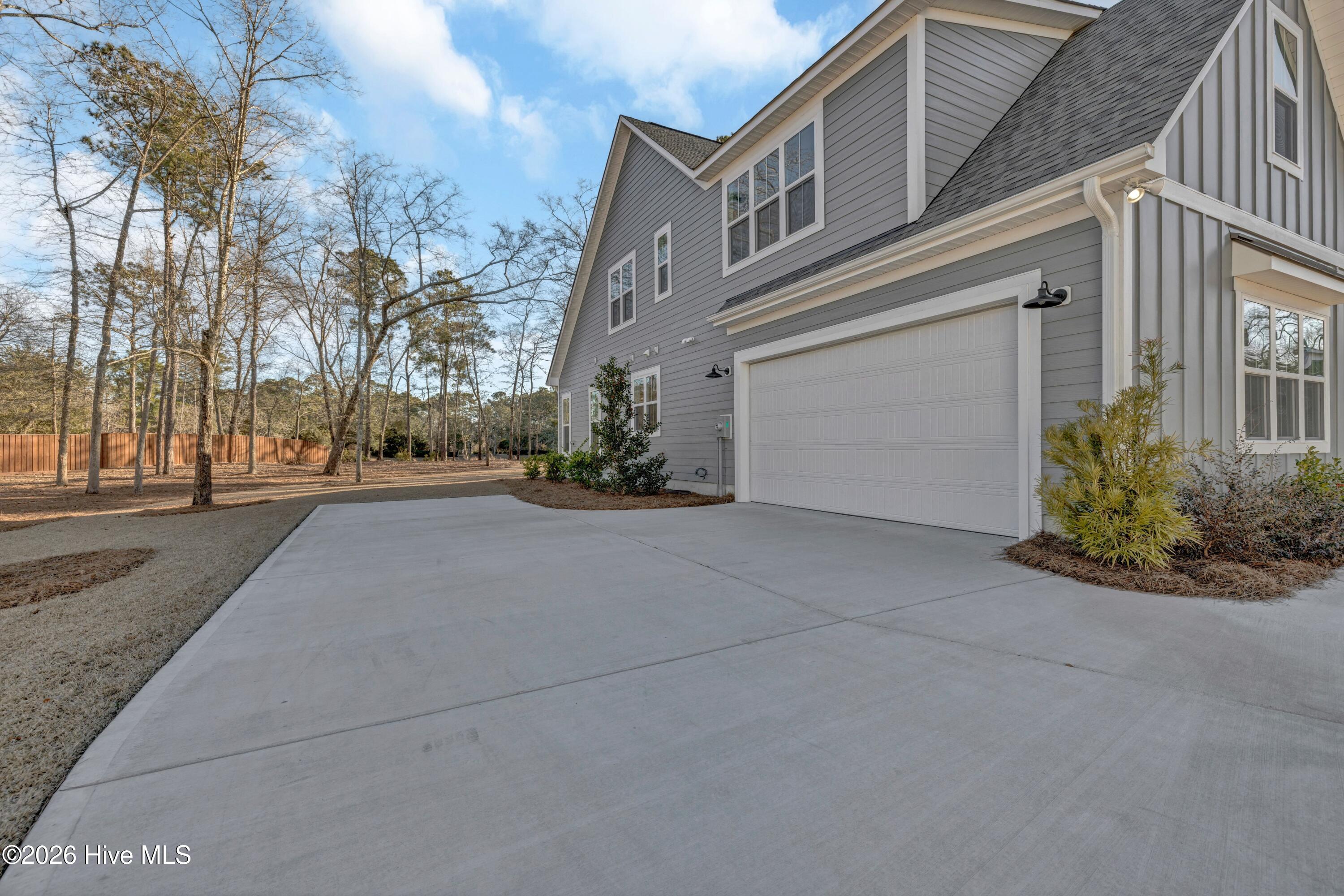 100551987 | Photo 43