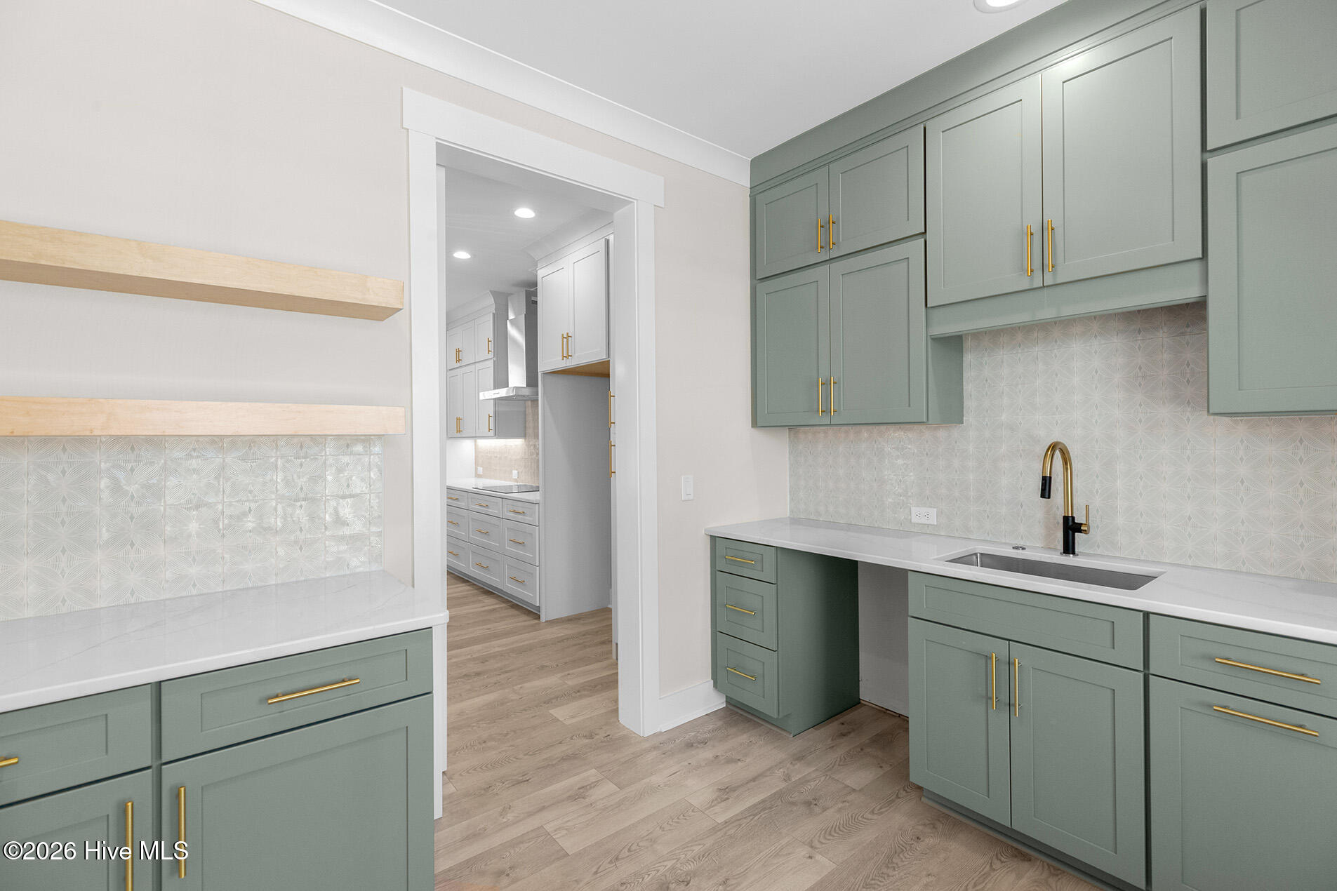 100555900 | Photo 18