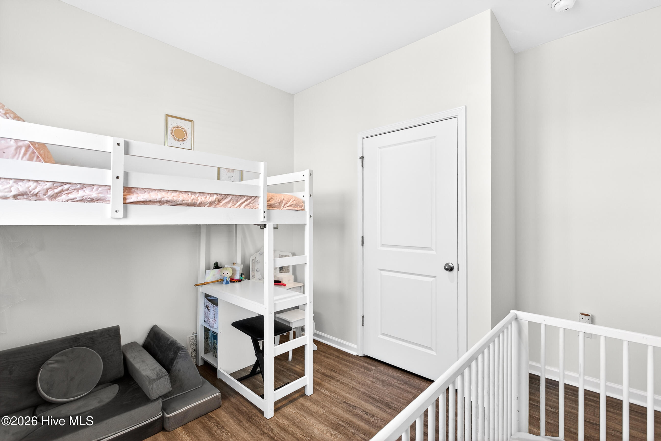 100565629 | Photo 25