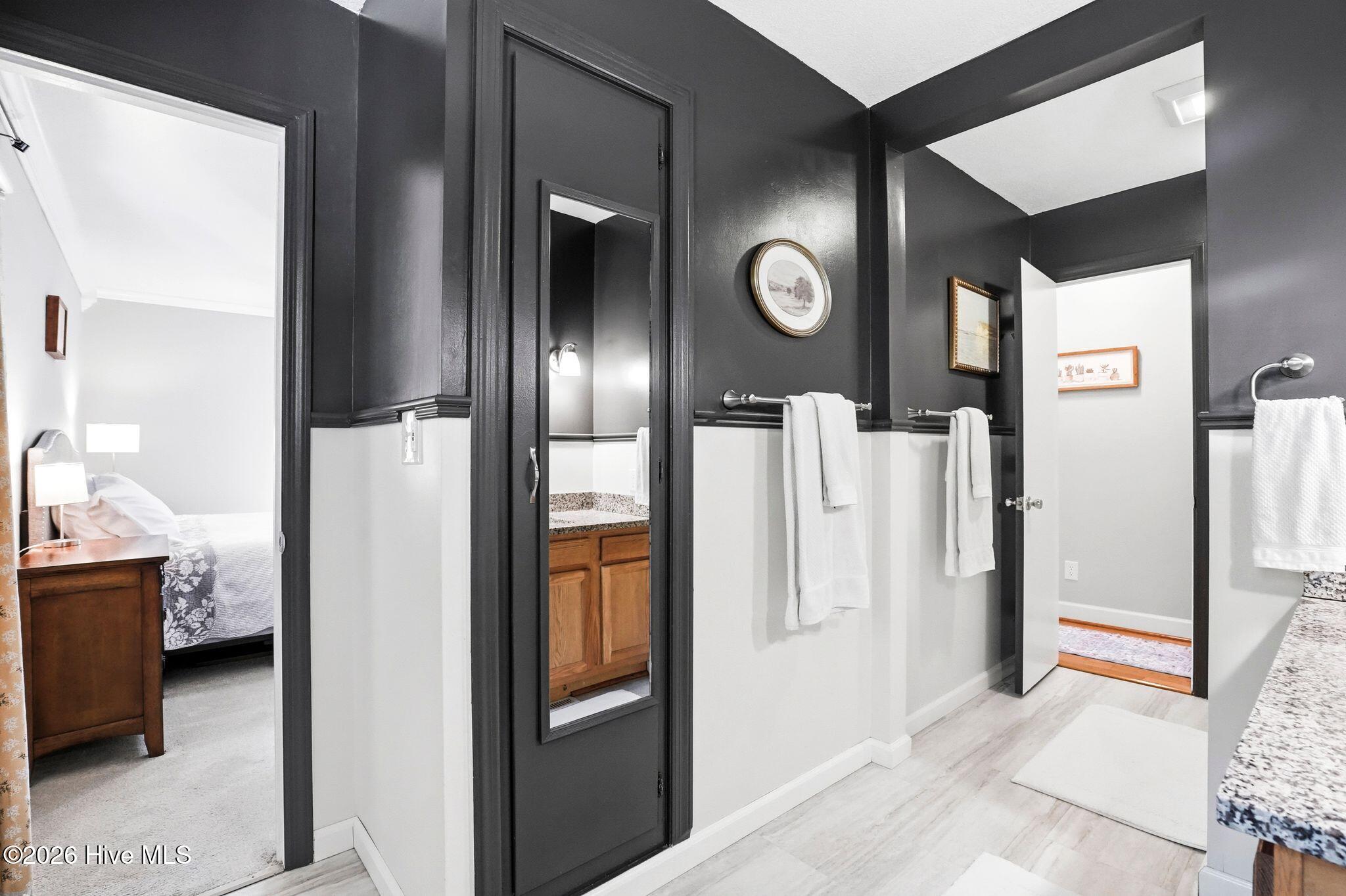 100568648 | Photo 43