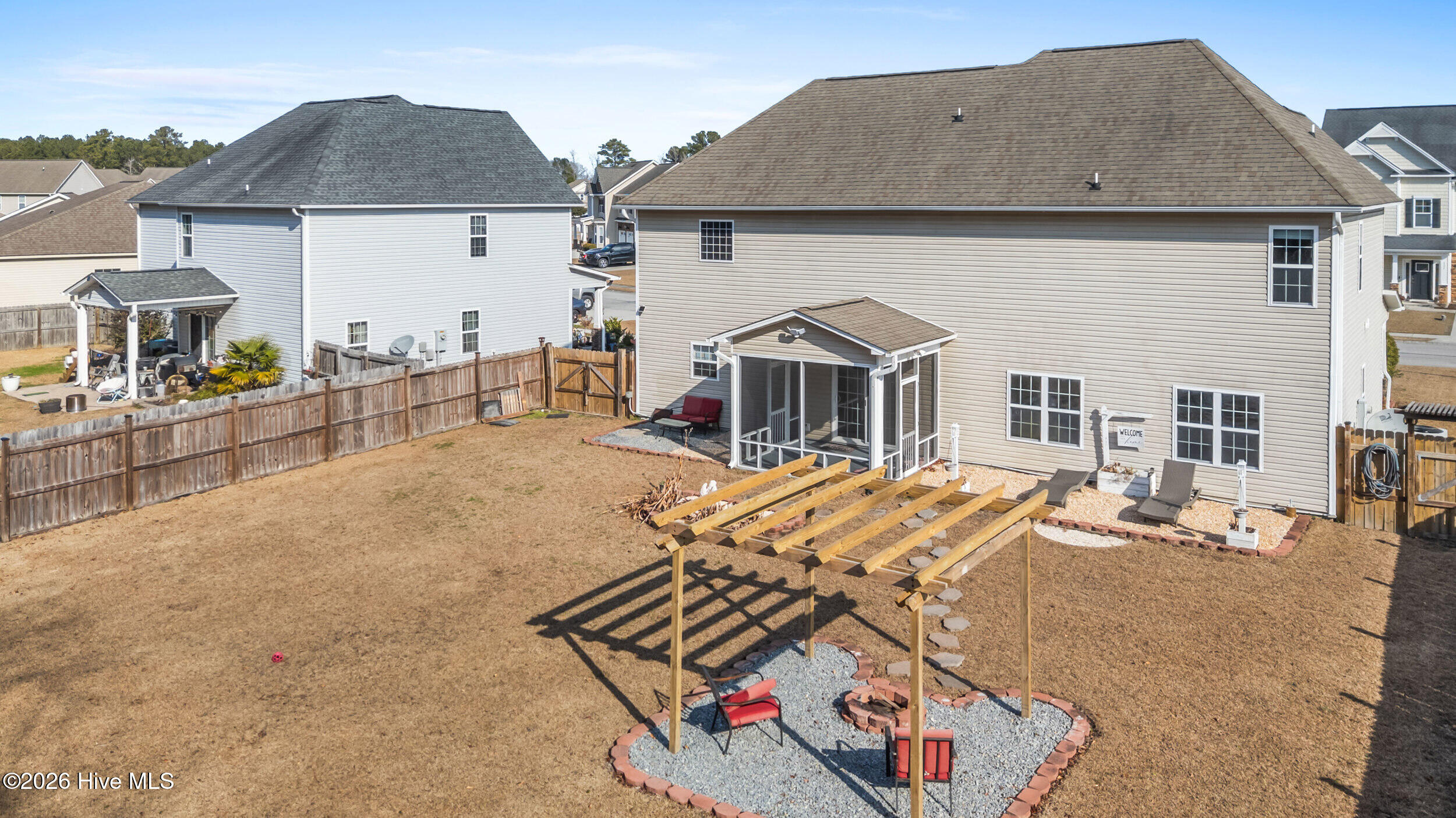 100548661 | Photo 60