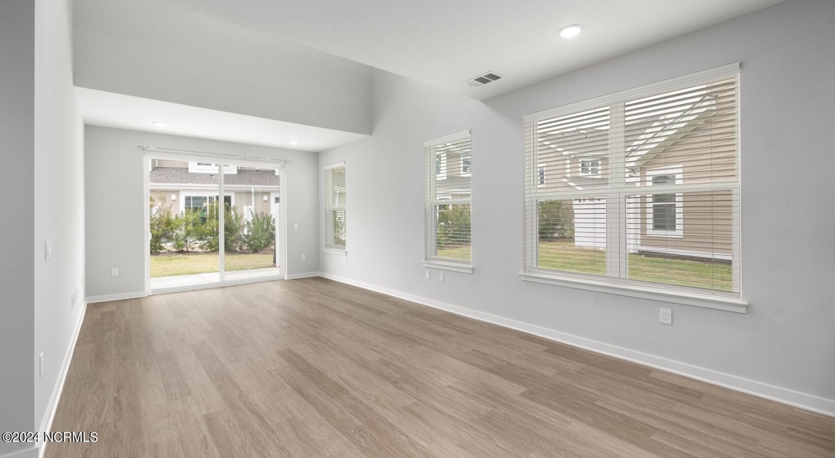 100543623 | Photo 16