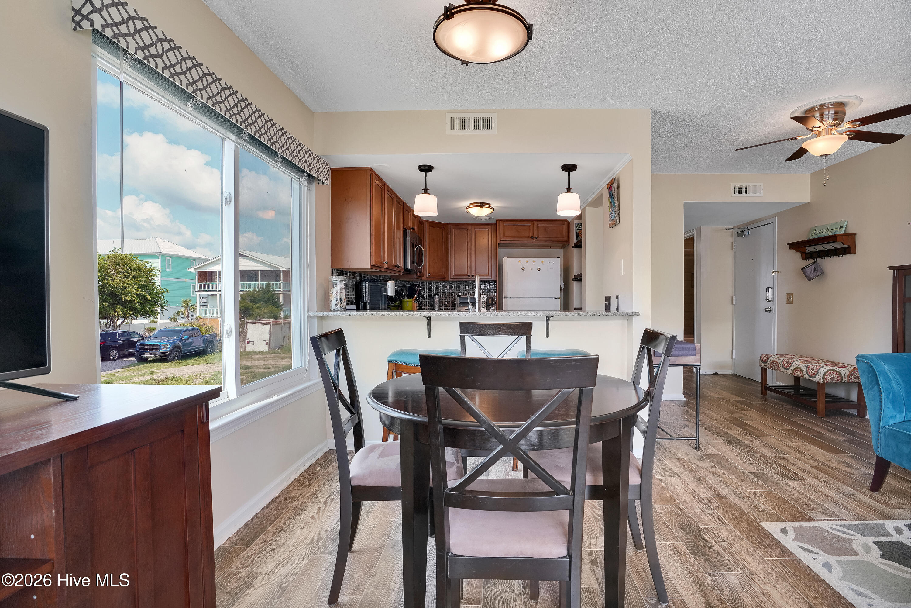 100555375 | Photo 19