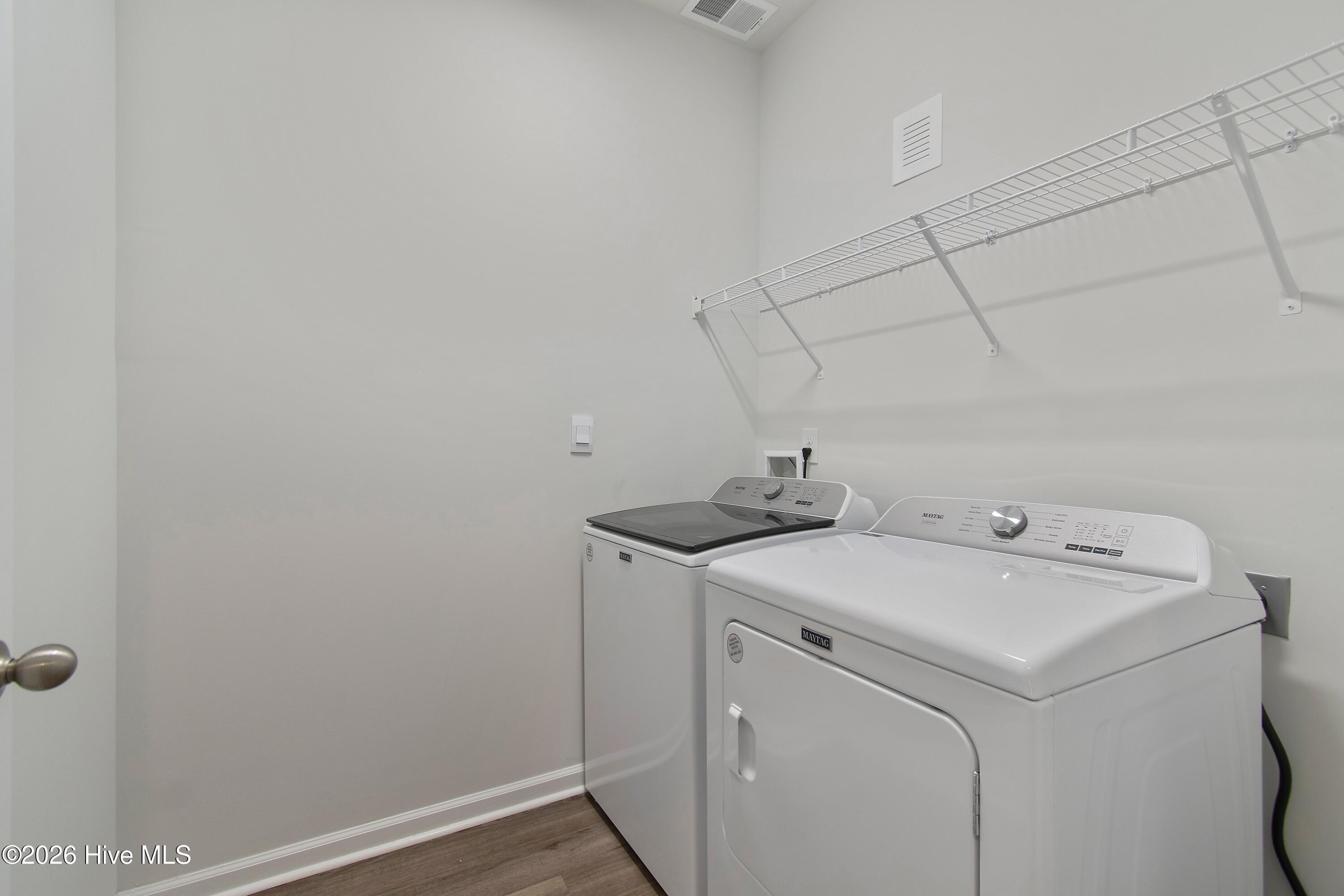 100547710 | Photo 25