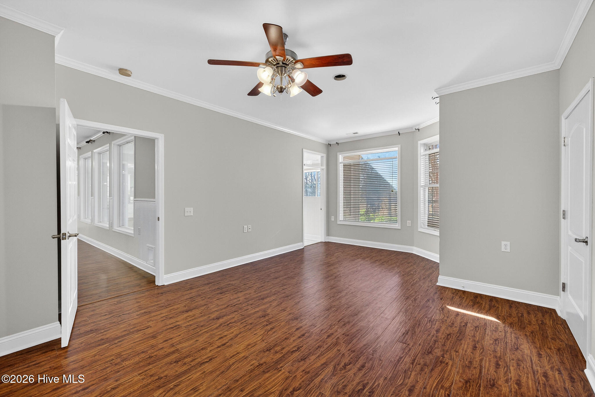 100549331 | Photo 42